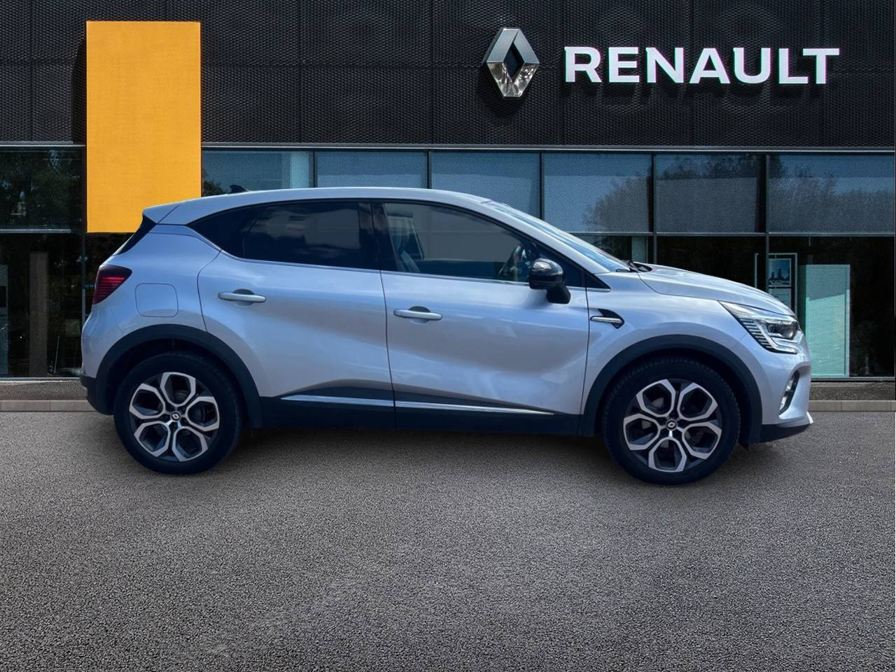 Vente en ligne Renault Captur  mild hybrid 160 EDC au prix de 18 490 €