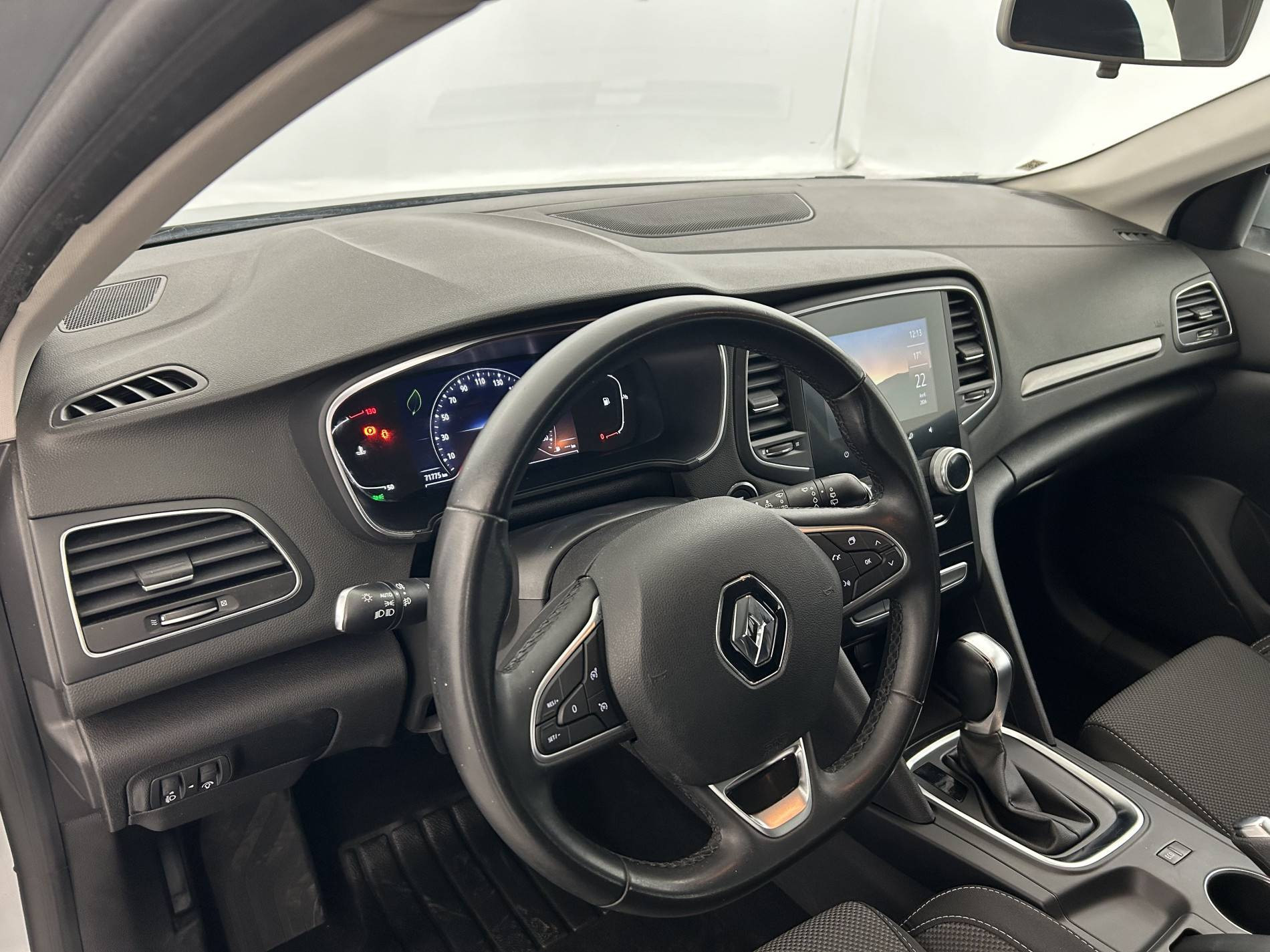 Vente en ligne Renault Megane 4 Estate  Blue dCi 115 EDC au prix de 17 990 €
