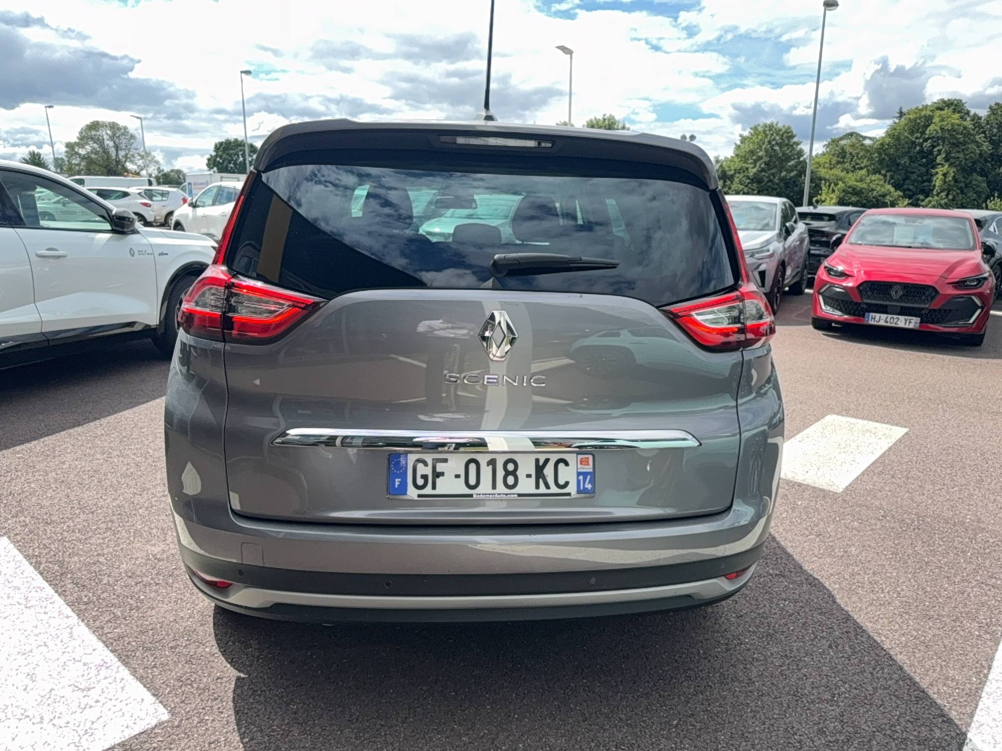 Vente en ligne Renault Grand Scenic 4 Grand Scenic TCe 140 EDC au prix de 22 830 €