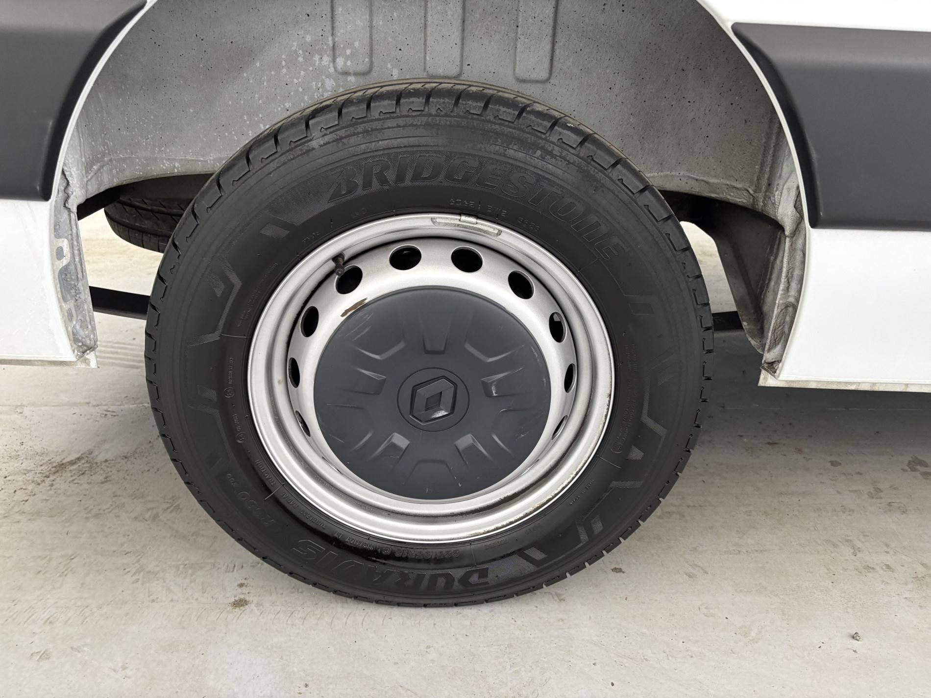 Vente en ligne Renault Master Fourgon MASTER FGN TRAC F3500 L2H2 BLUE DCI 135 au prix de 21 990 €