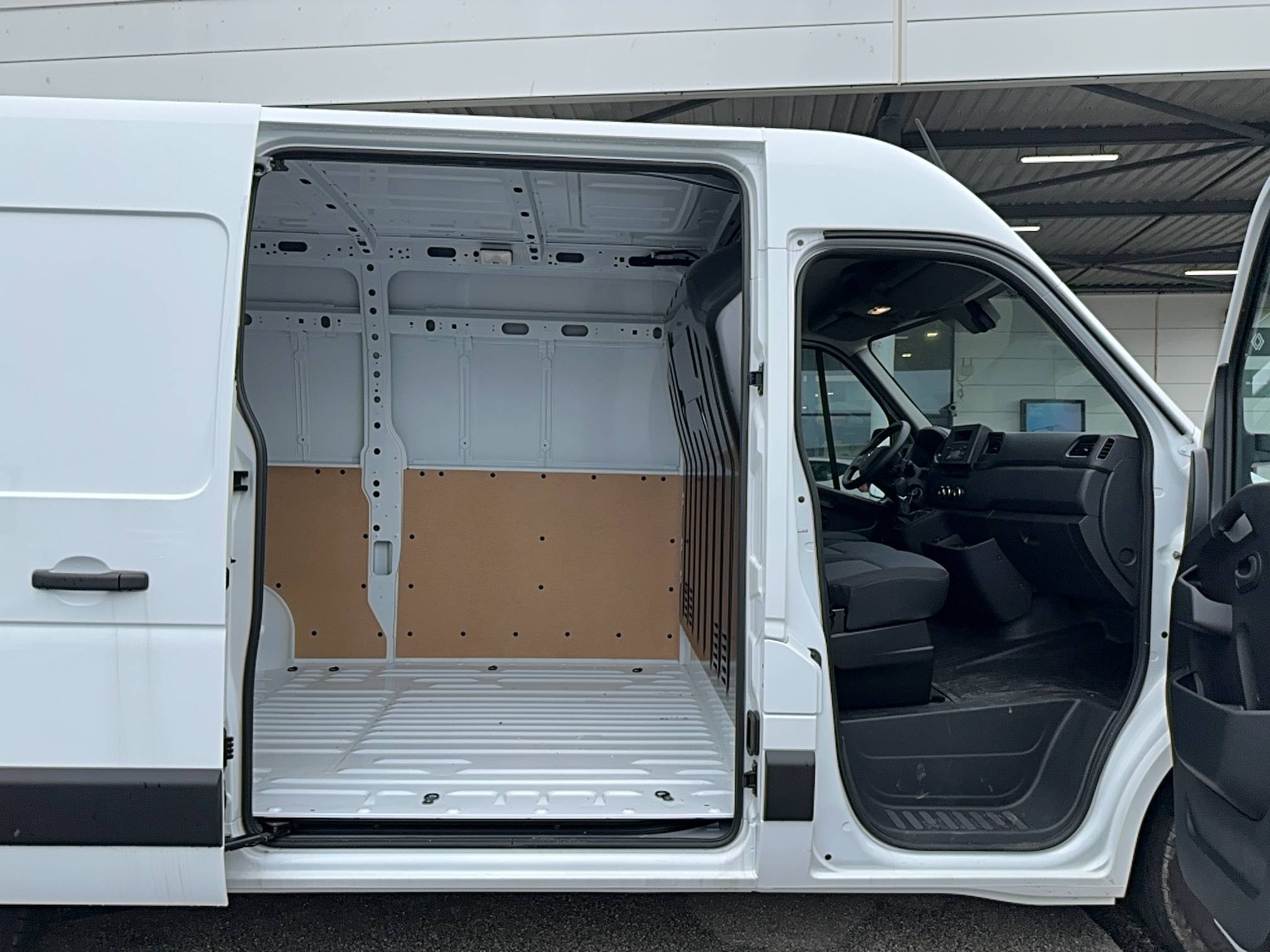 Vente en ligne Renault Master E-Tech MASTER ELECTRIQUE FGN L2H2 F3500 EV52 au prix de 26 900 €