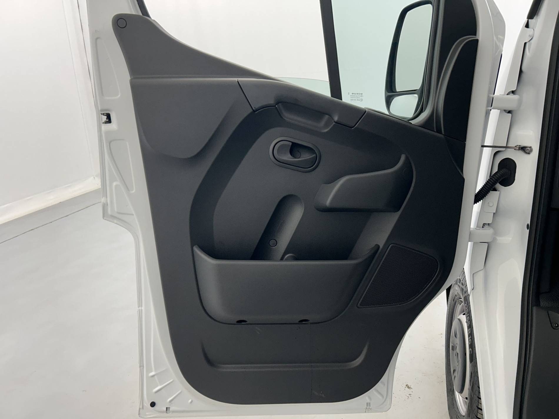 Vente en ligne Renault Master Fourgon MASTER FGN TRAC F3500 L3H3 BLUE DCI 135 au prix de 29 990 €