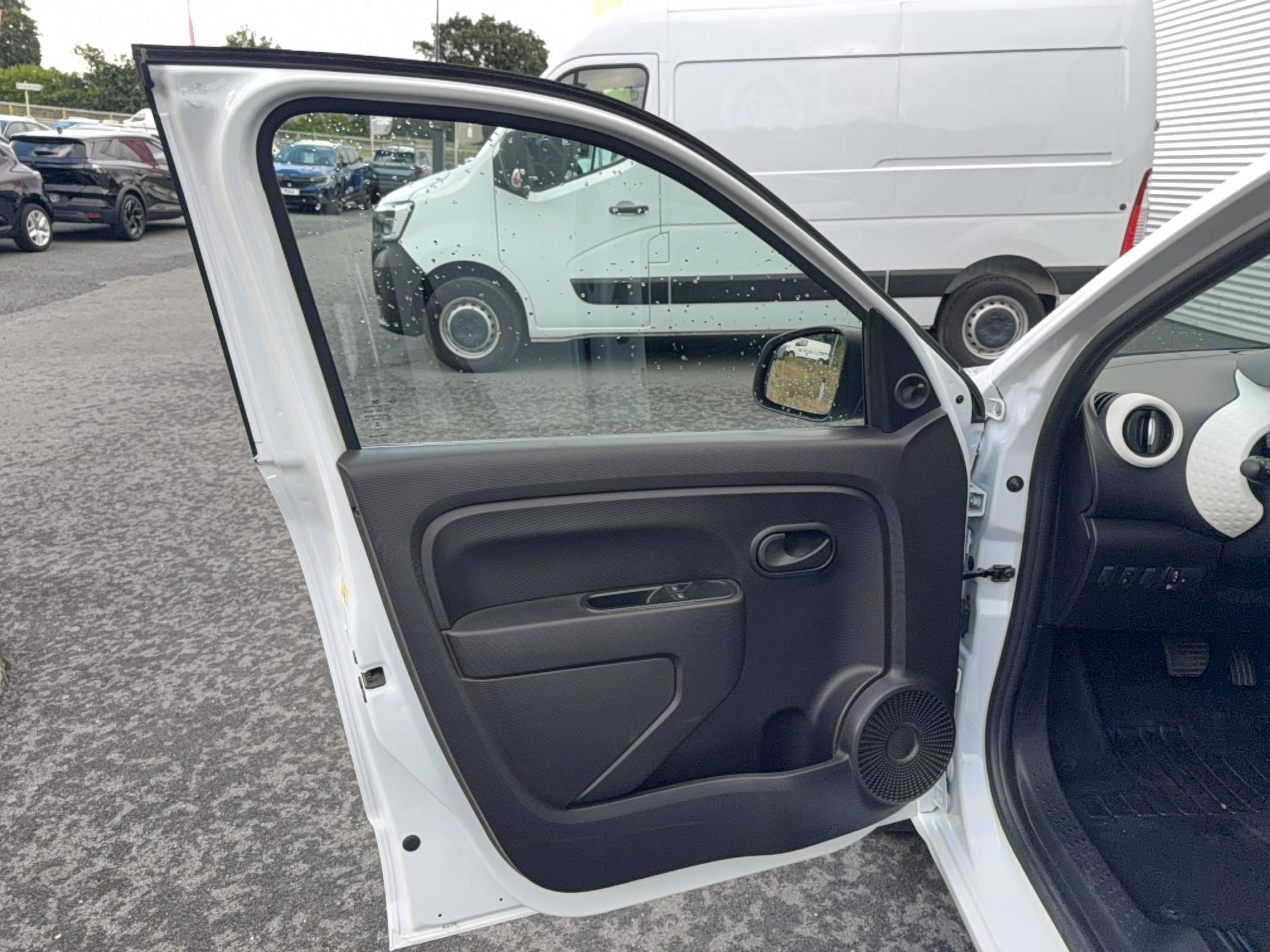 Vente en ligne Renault Twingo Electrique Twingo III E-Tech au prix de 12 990 €