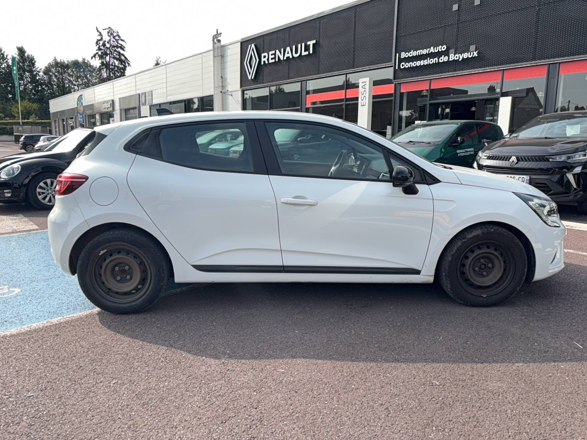 Vente en ligne Renault Clio 5 Clio TCe 90 au prix de 12 990 €