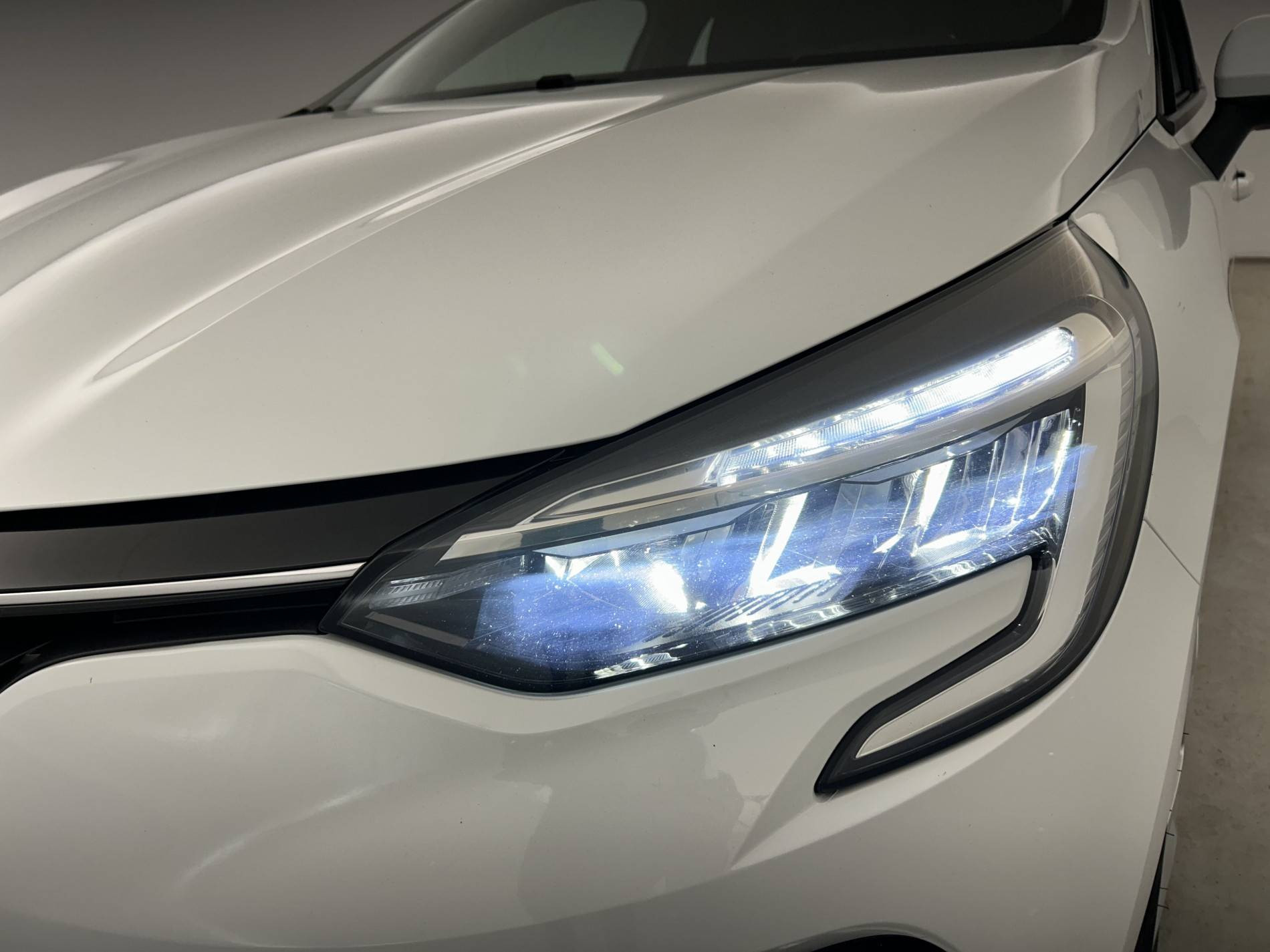 Vente en ligne Renault Clio 5 Clio E-Tech 140 au prix de 13 990 €