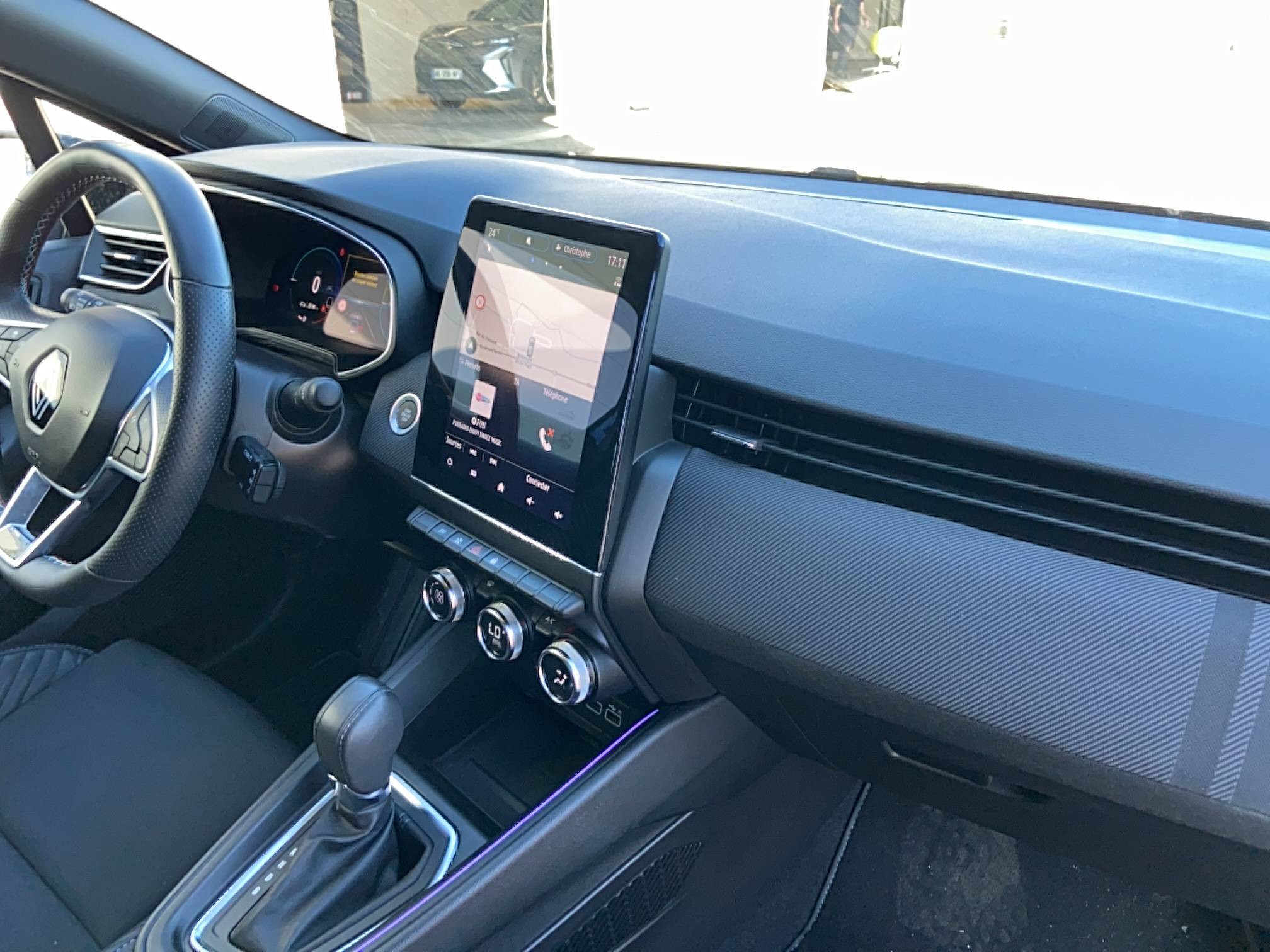 Vente en ligne Renault Clio 5 Clio E-Tech full hybrid 145 au prix de 20 490 €