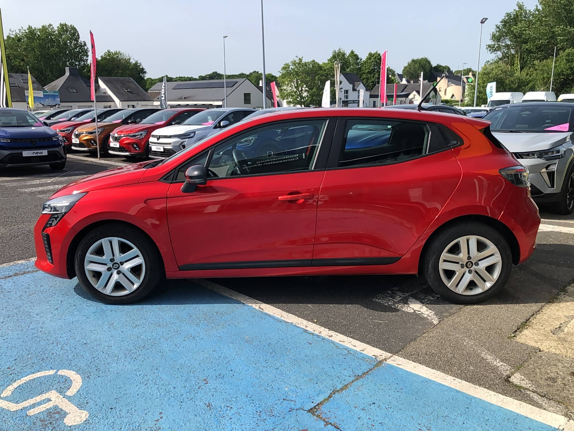 Vente en ligne Renault Clio 5 Clio TCe 90 au prix de 15 990 €