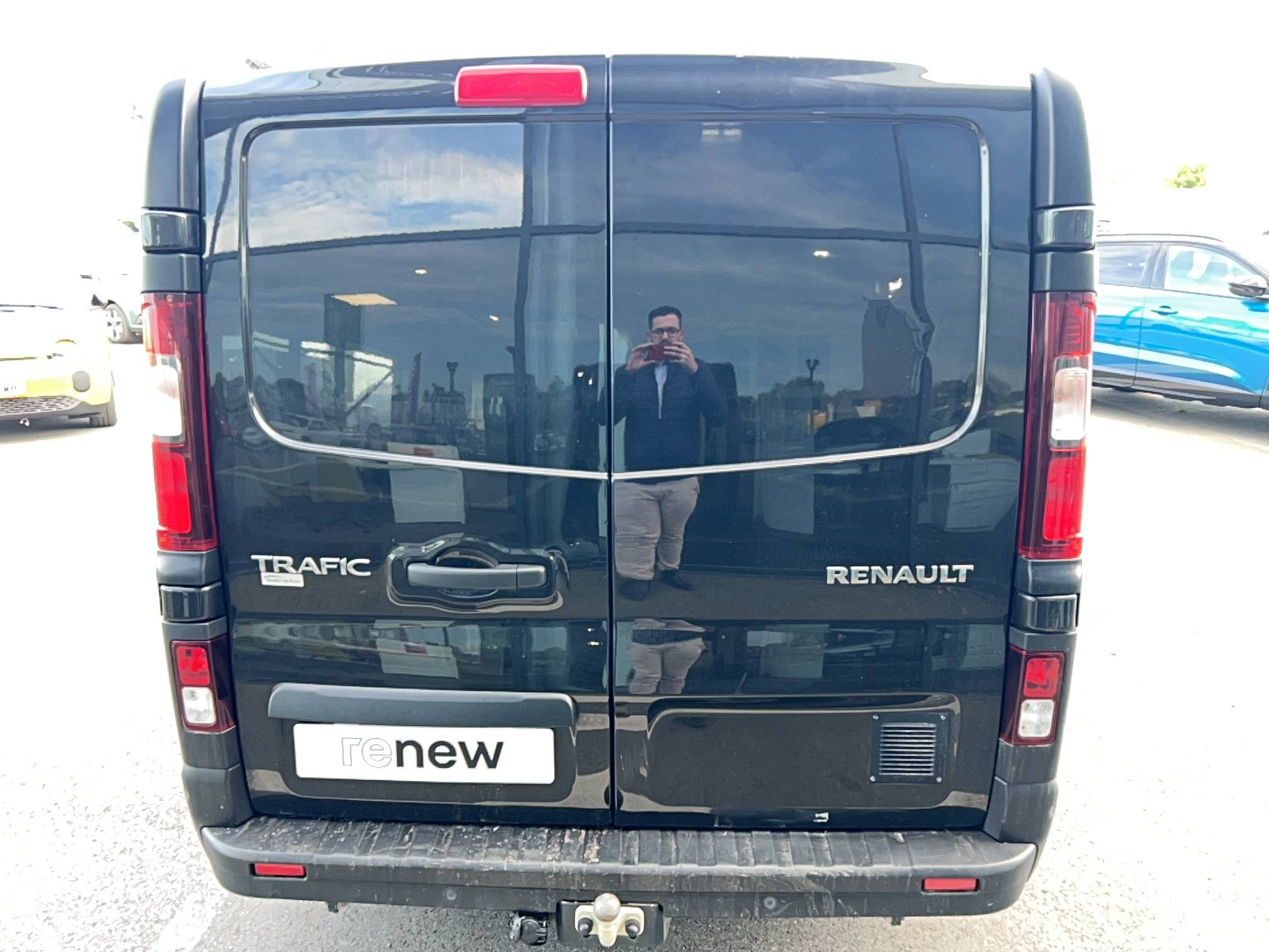 Vente en ligne Renault Trafic 3 Fourgon TRAFIC FGN L2H1 3000 KG BLUE DCI 130 au prix de 17 990 €