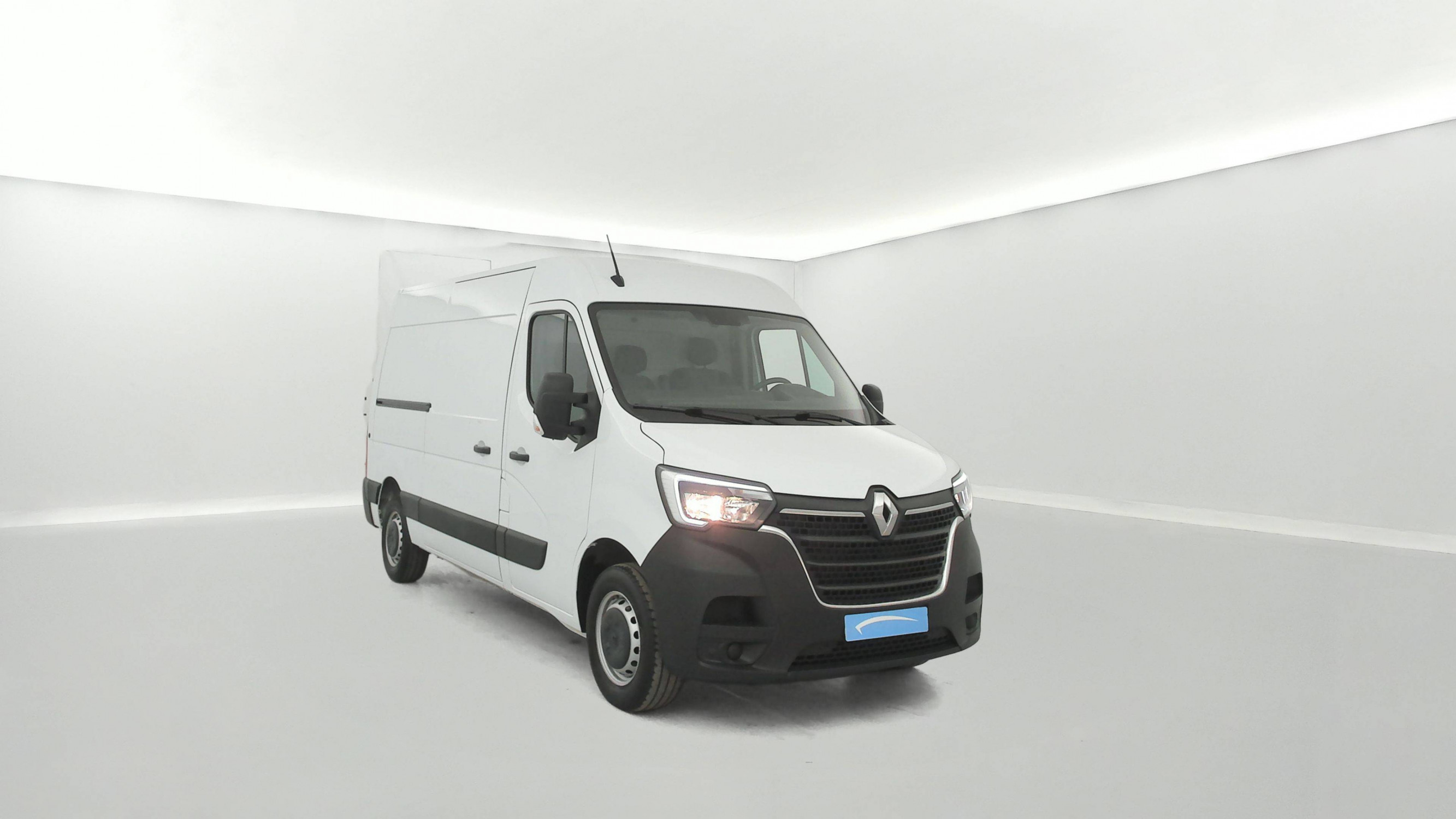 Vente en ligne Renault Master Fourgon MASTER FGN TRAC F3500 L2H2 BLUE DCI 135 au prix de 25 790 €