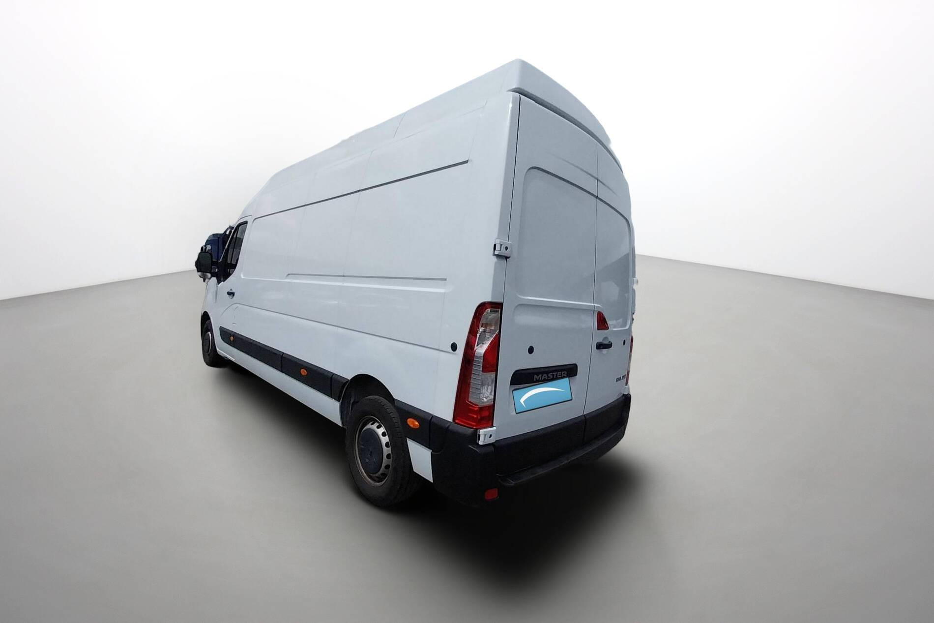 Vente en ligne Renault Master Fourgon MASTER FGN TRAC F3500 L3H3 BLUE DCI 135 au prix de 29 590 €