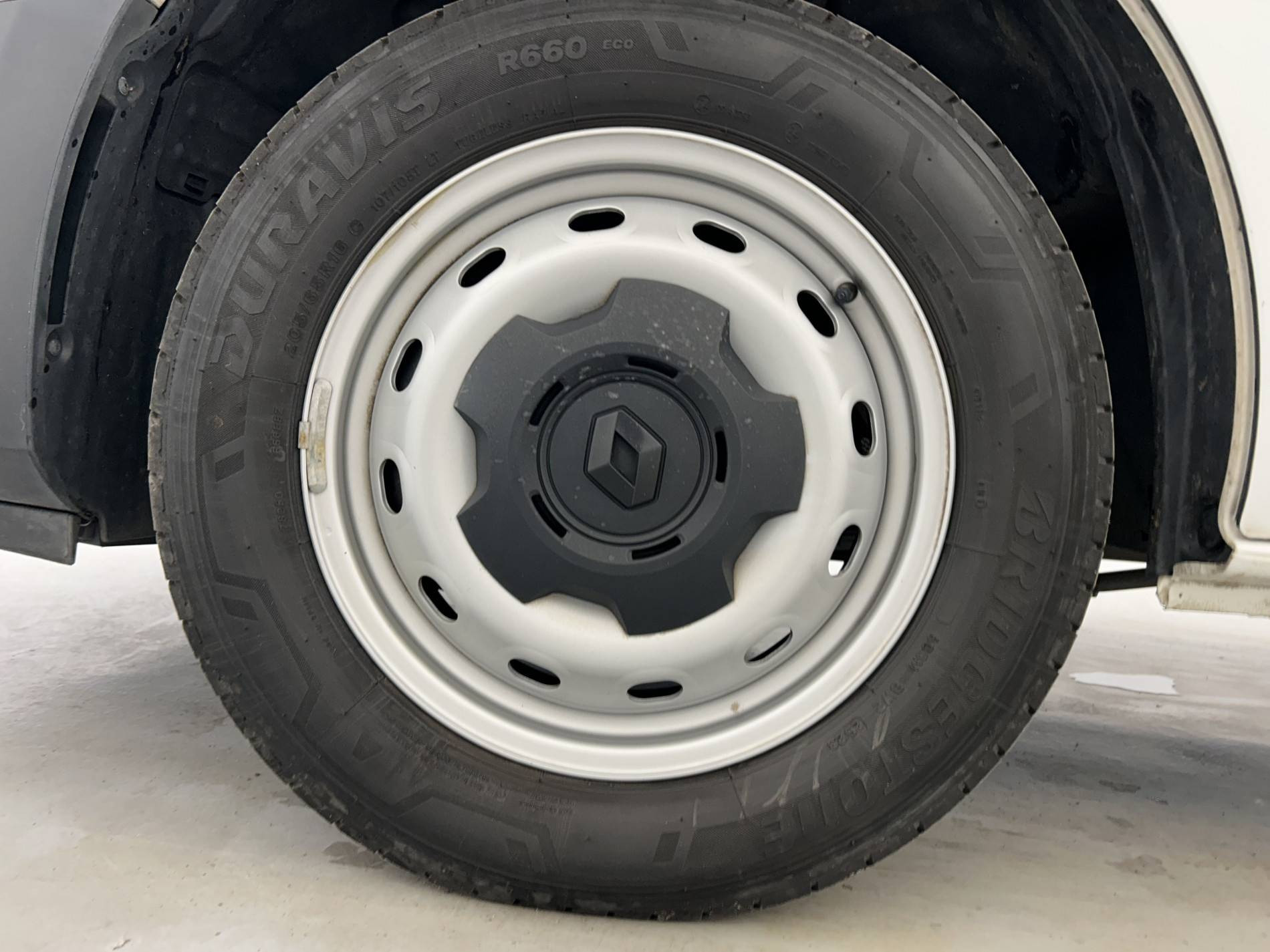 Vente en ligne Renault Trafic 3 Fourgon TRAFIC FGN L1H1 3000 KG BLUE DCI 130 au prix de 20 990 €