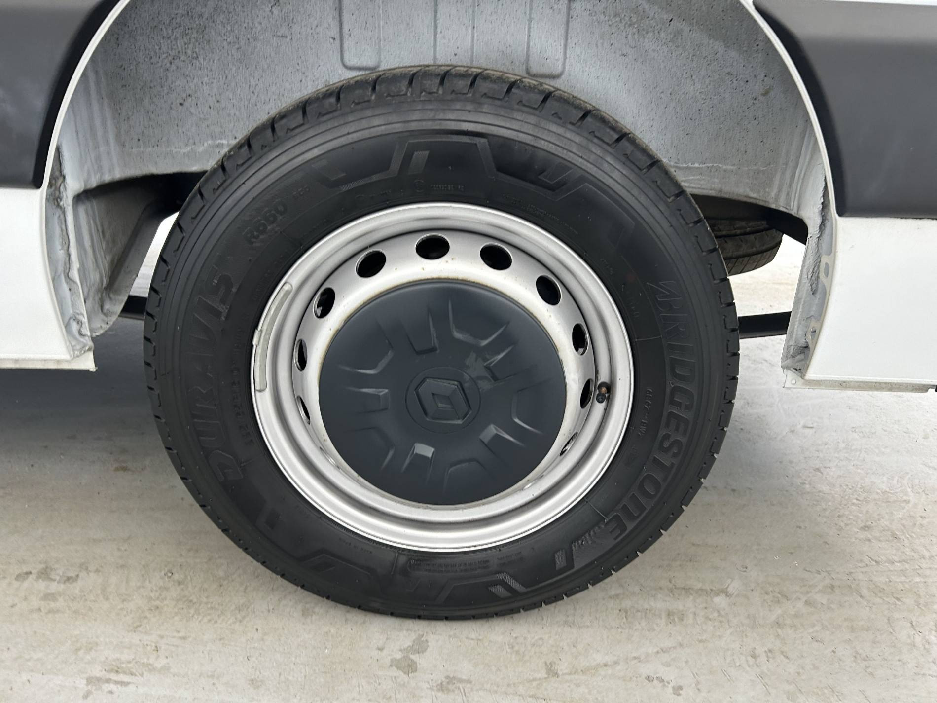 Vente en ligne Renault Master Fourgon MASTER FGN TRAC F3500 L2H2 BLUE DCI 135 au prix de 24 990 €