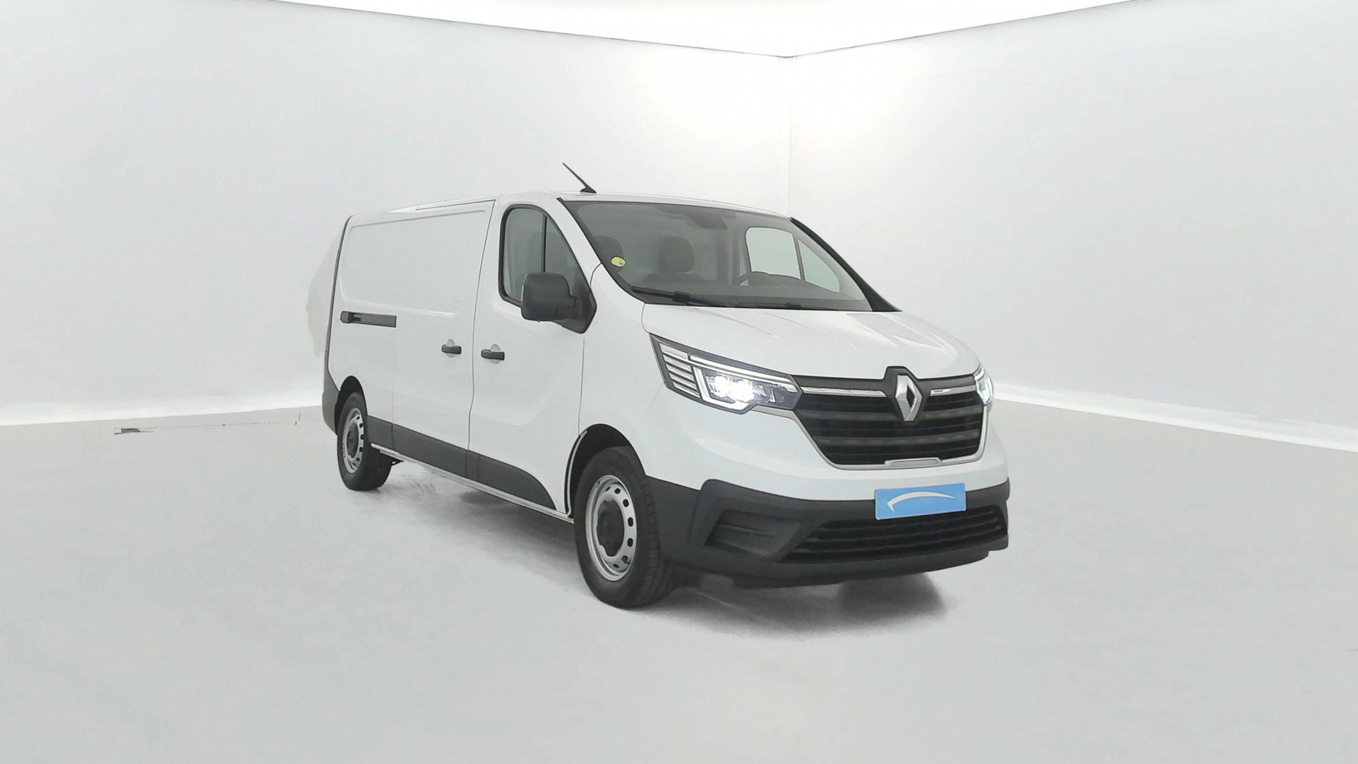 Vente en ligne Renault Trafic 3 Fourgon TRAFIC FGN L2H1 3000 KG BLUE DCI 130 au prix de 23 700 €