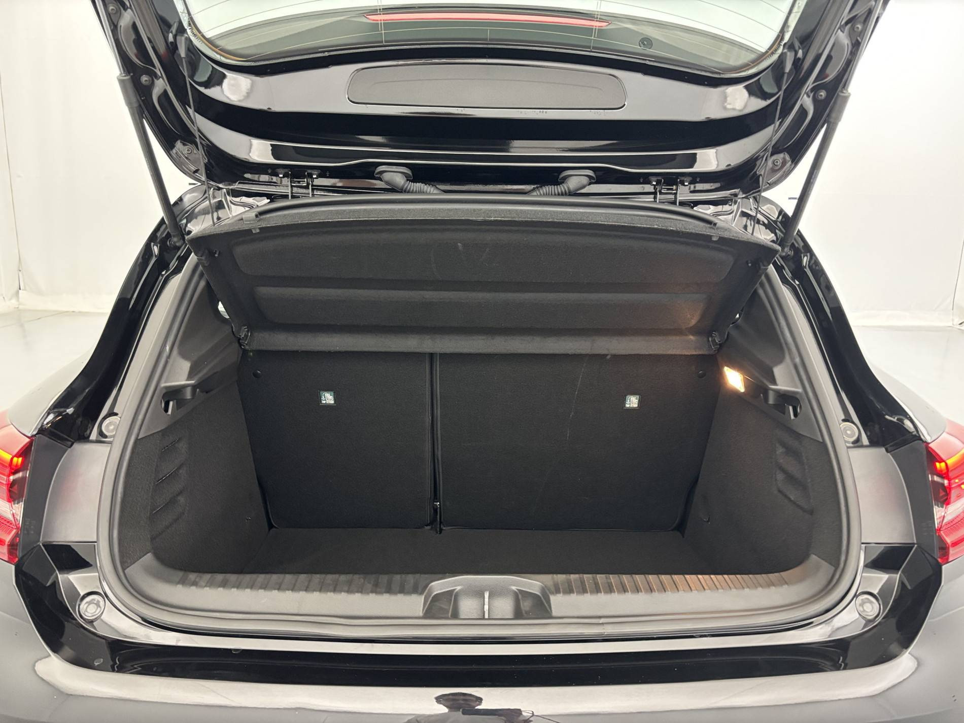 Vente en ligne Renault Clio 5 Clio E-Tech 140 - 21N au prix de 15 790 €