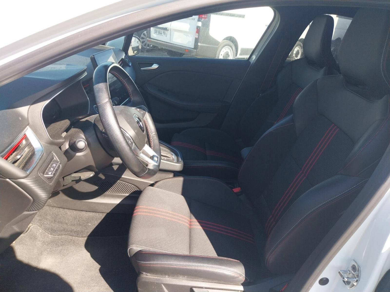 Vente en ligne Renault Clio 5 Clio E-Tech 140 - 21N au prix de 15 990 €