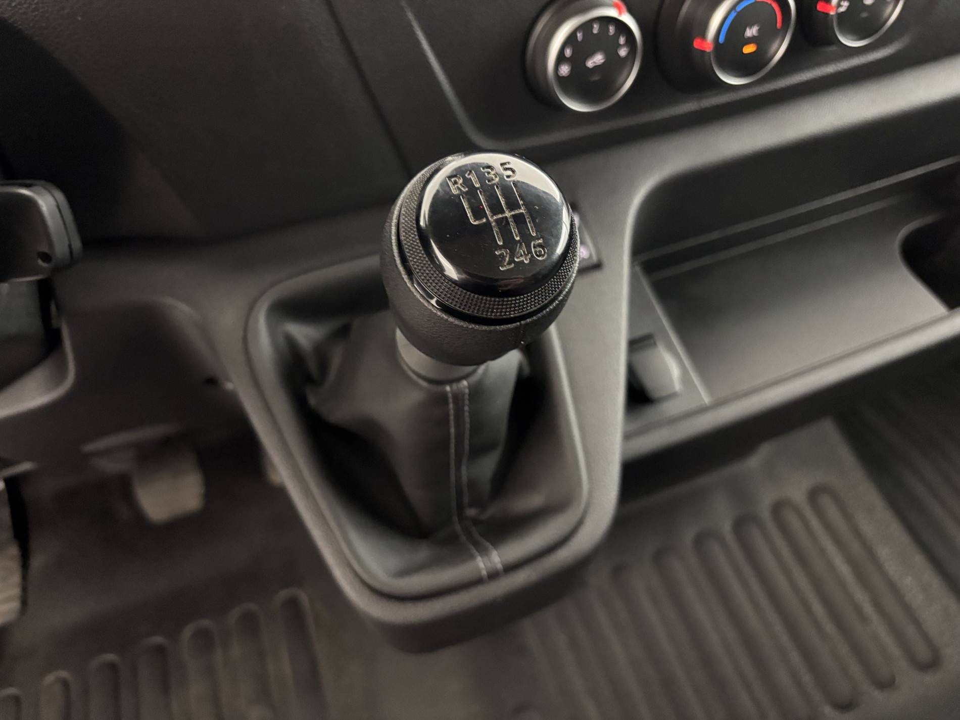 Vente en ligne Renault Master Fourgon MASTER FGN TRAC F3500 L3H3 BLUE DCI 135 au prix de 28 990 €