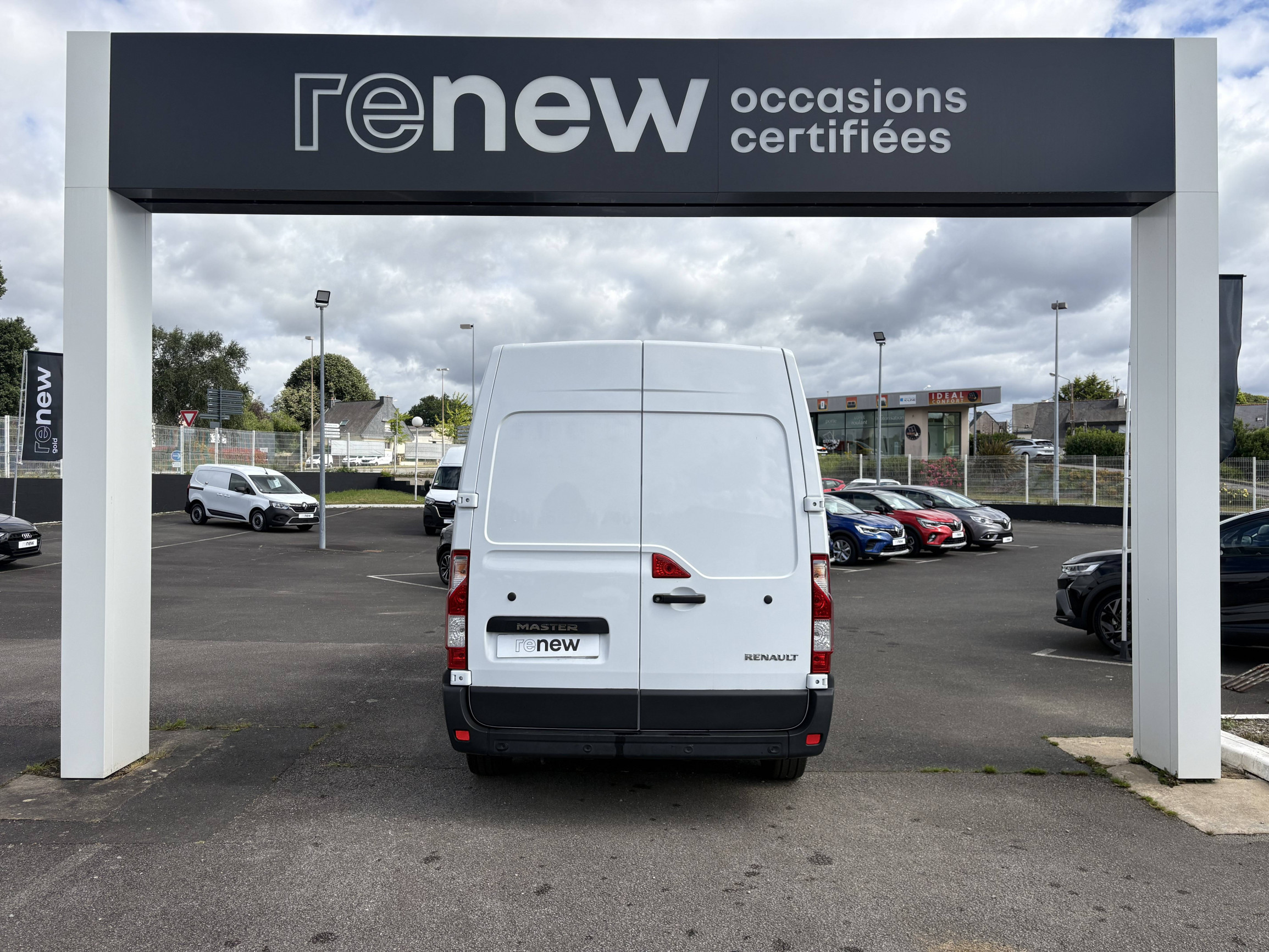 Vente en ligne Renault Master Fourgon MASTER FGN TRAC F3500 L2H2 BLUE DCI 135 au prix de 23 490 €