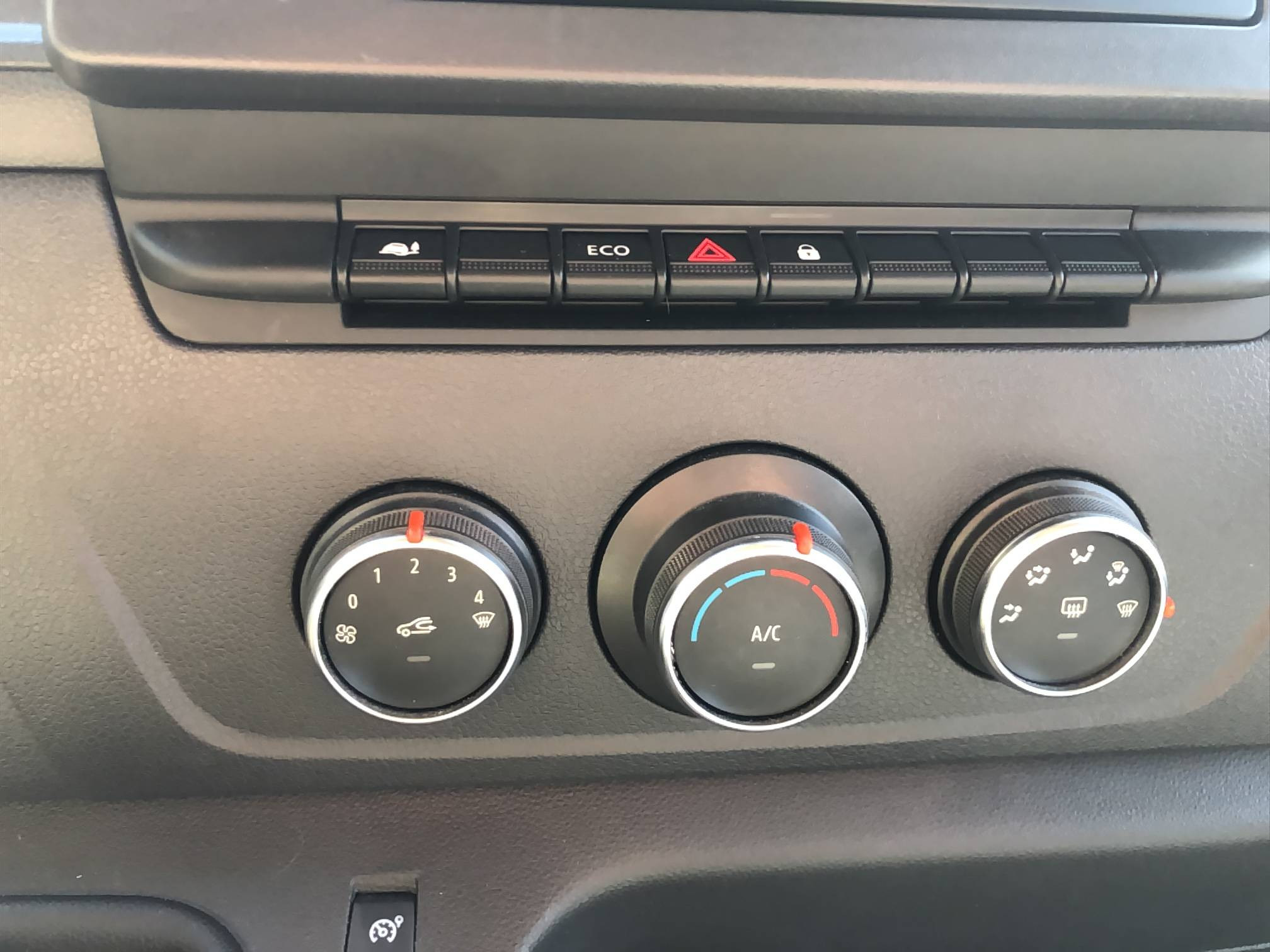 Vente en ligne Renault Master Fourgon MASTER FGN TRAC F3500 L2H2 BLUE DCI 135 au prix de 26 990 €