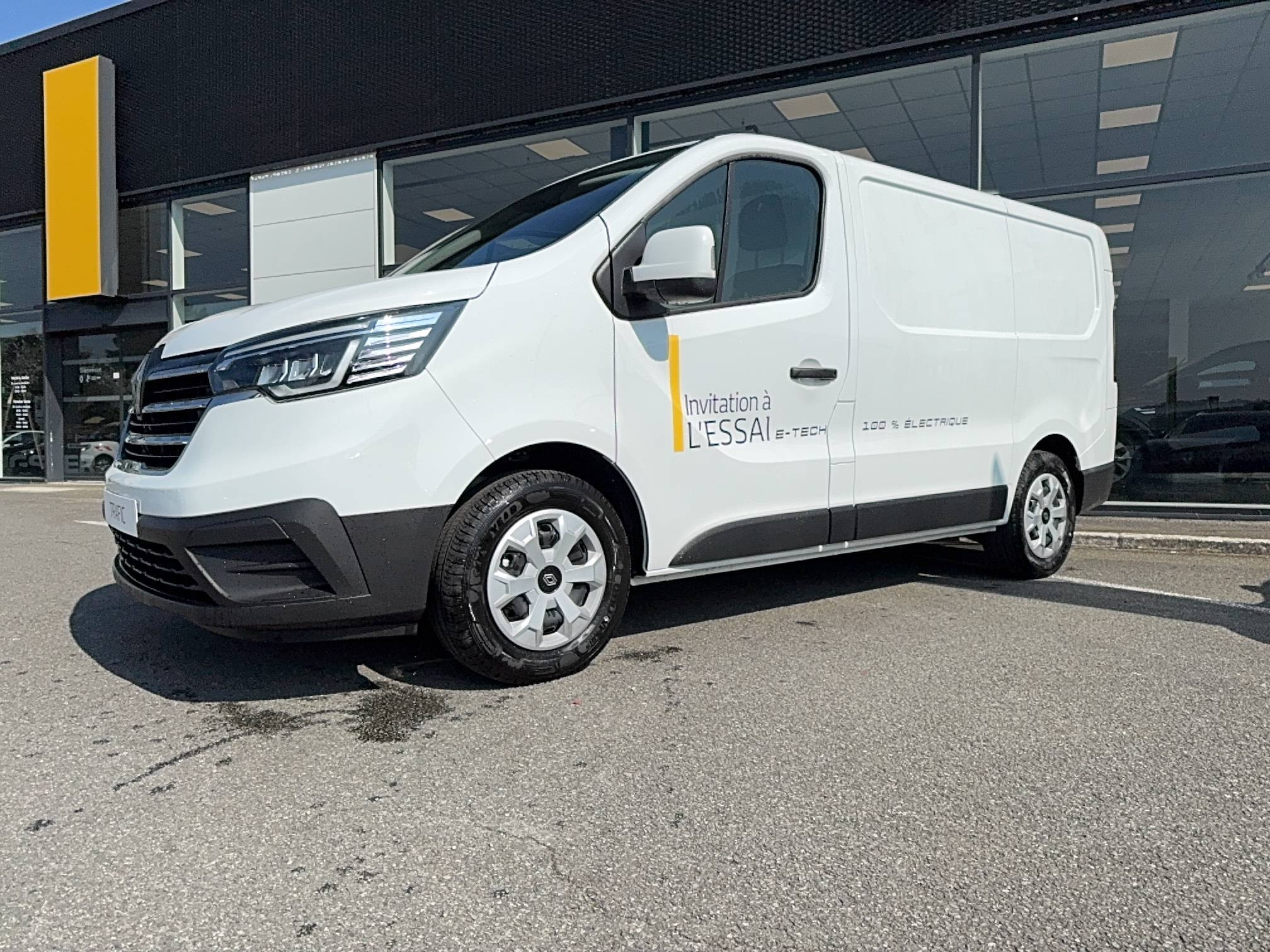 Vente en ligne Renault Trafic Van E-Tech TRAFIC E-TECH ELECTRIQUE FGN L1H1 3T AC22 au prix de 35 300 €