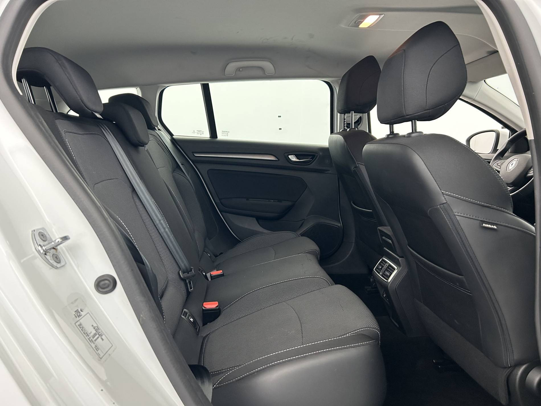 Vente en ligne Renault Megane 4 Estate  Blue dCi 115 au prix de 18 490 €