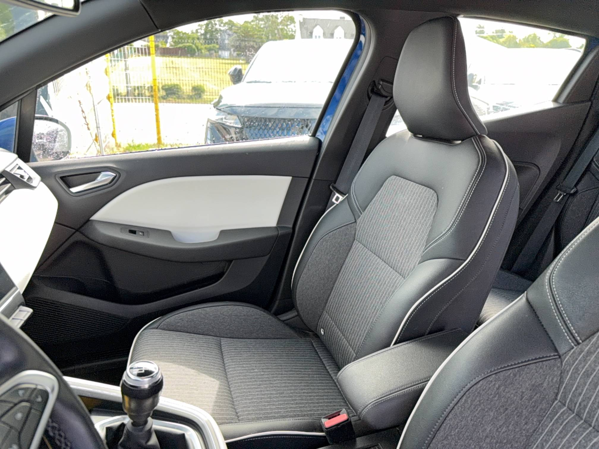 Vente en ligne Renault Clio 5 Clio TCe 100 GPL - 21N au prix de 12 390 €