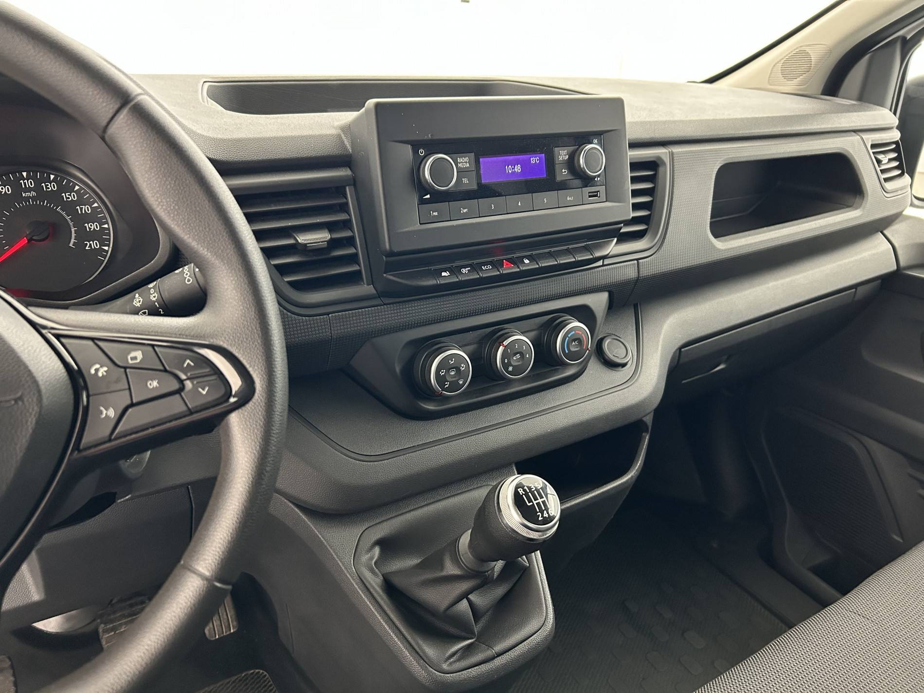 Vente en ligne Renault Trafic 3 Fourgon TRAFIC FGN L1H1 3000 KG BLUE DCI 130 au prix de 22 788 €