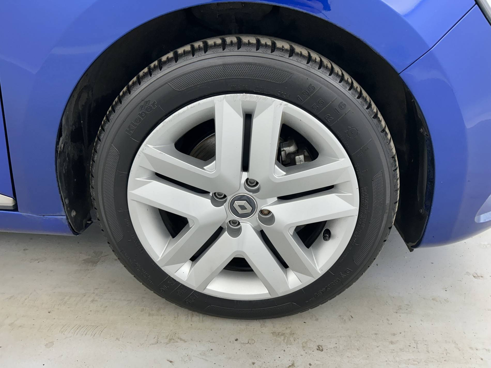 Vente en ligne Renault Clio 5 Clio E-Tech 140 - 21N au prix de 16 350 €