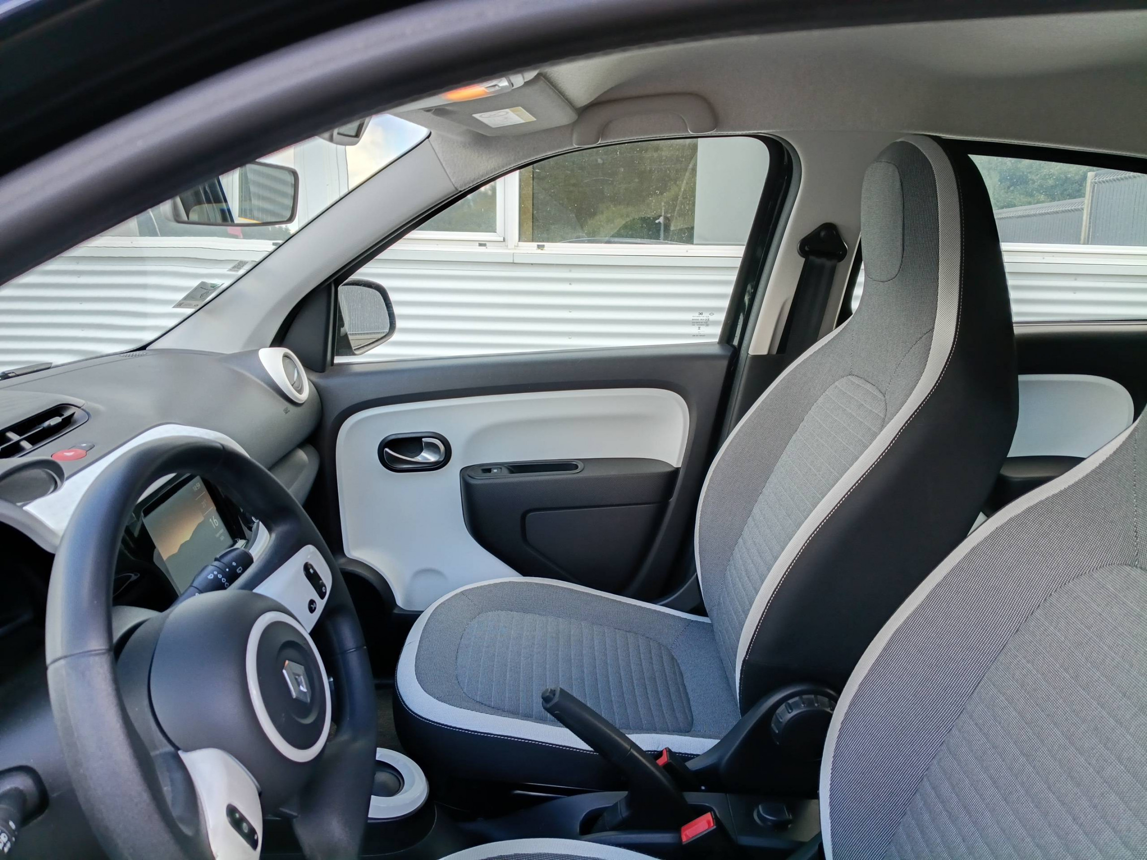 Vente en ligne Renault Twingo Electrique Twingo III E-Tech au prix de 14 990 €