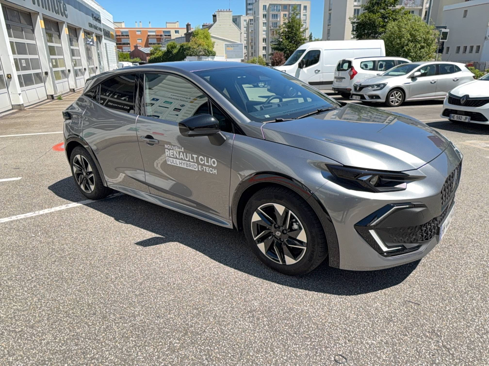 Vente en ligne Renault Clio 6 Clio E-Tech full hybrid 160 ch au prix de 25 990 €