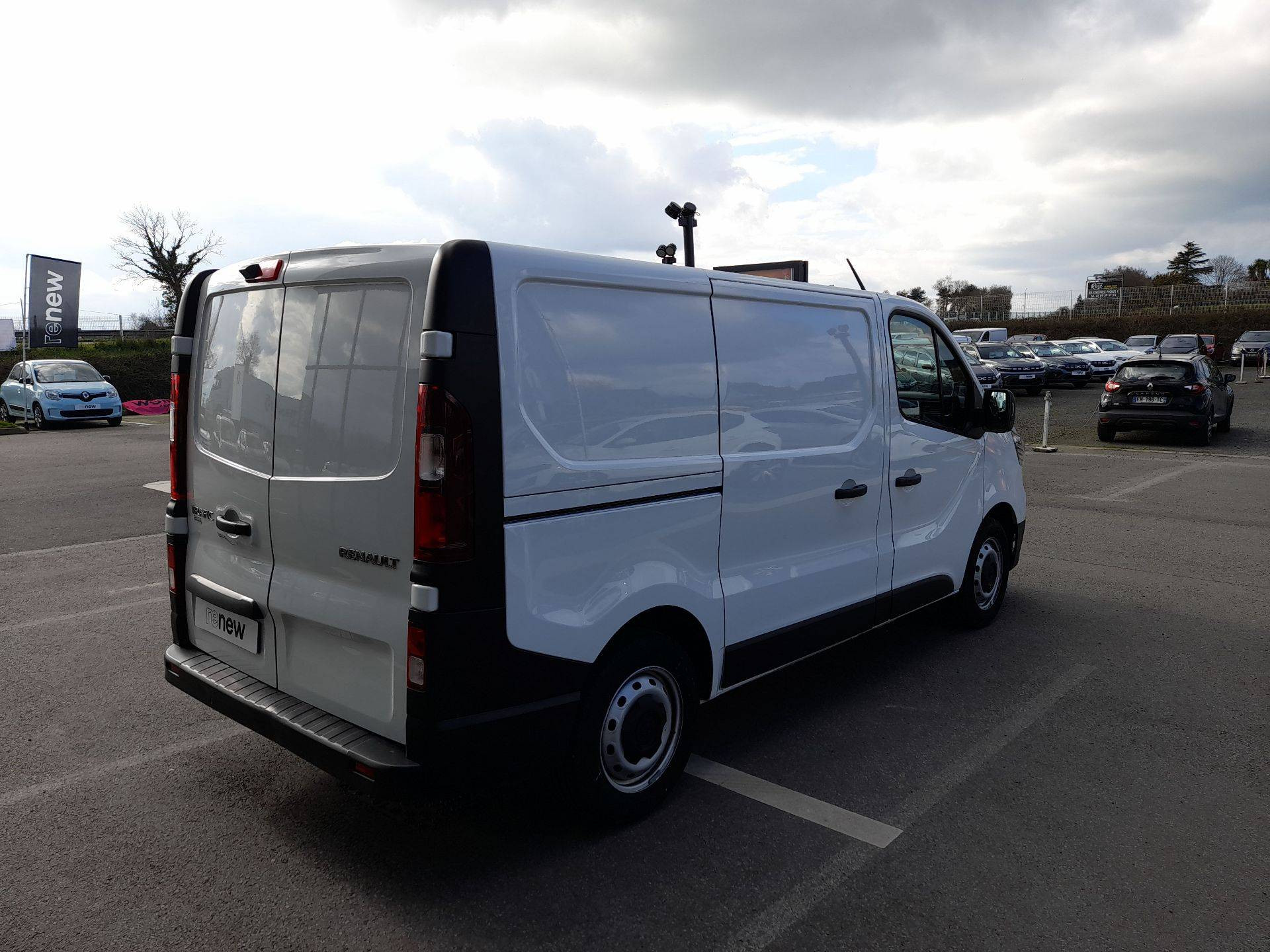 Vente en ligne Renault Trafic 3 Fourgon TRAFIC FGN L1H1 2800 KG BLUE DCI 130 au prix de 18 590 €
