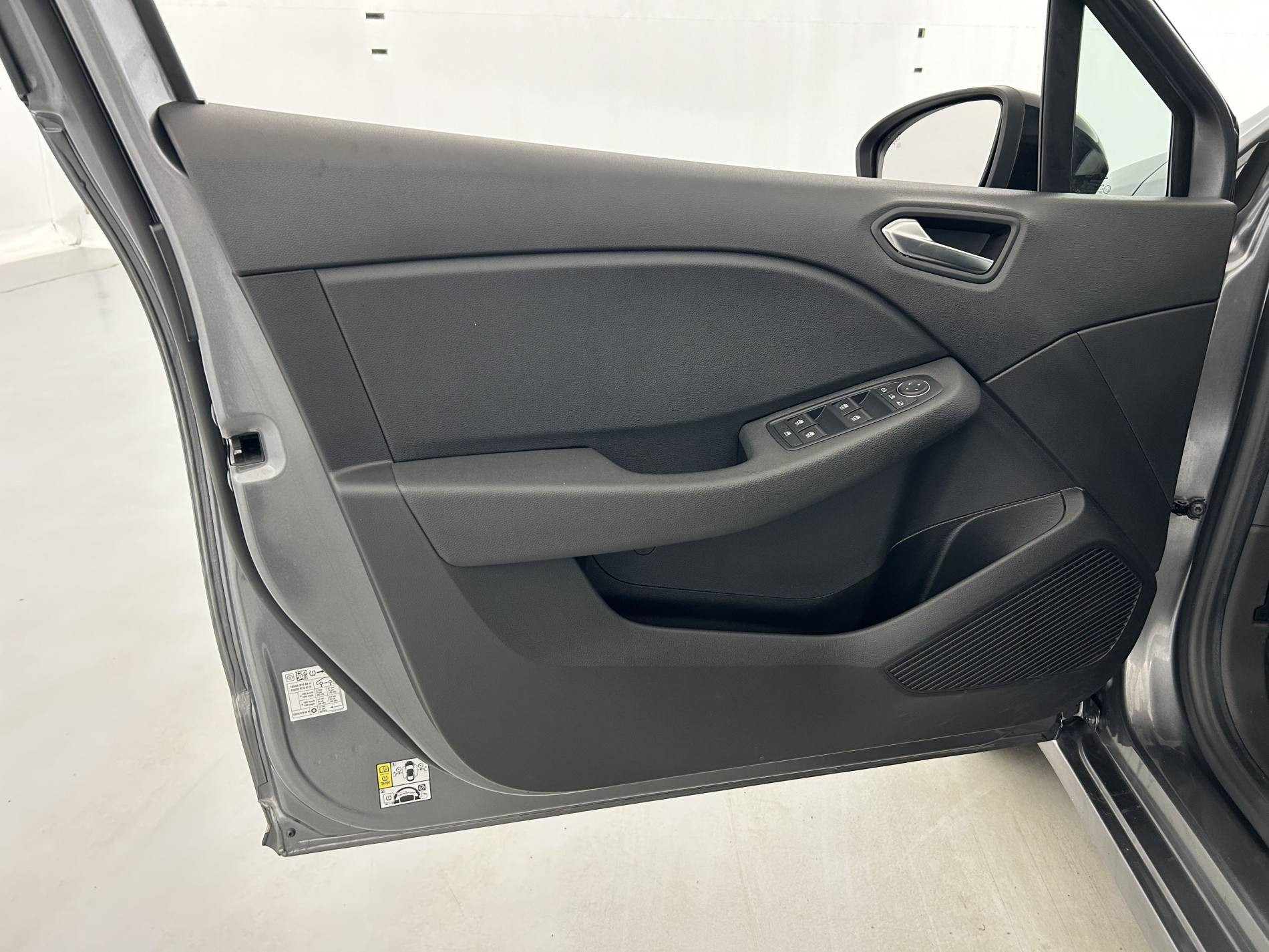 Vente en ligne Renault Clio 5 Clio E-Tech full hybrid 145 au prix de 17 390 €