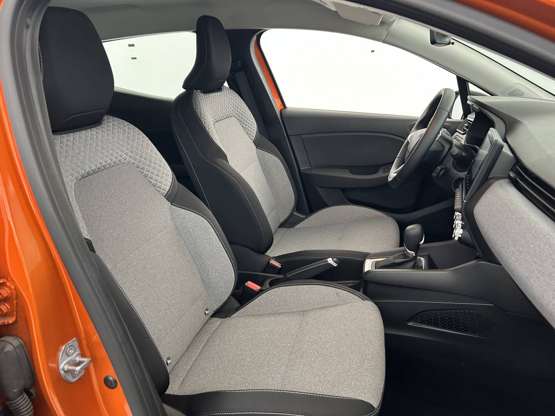 Vente en ligne Renault Clio 5 Clio E-Tech full hybrid 145 au prix de 19 900 €