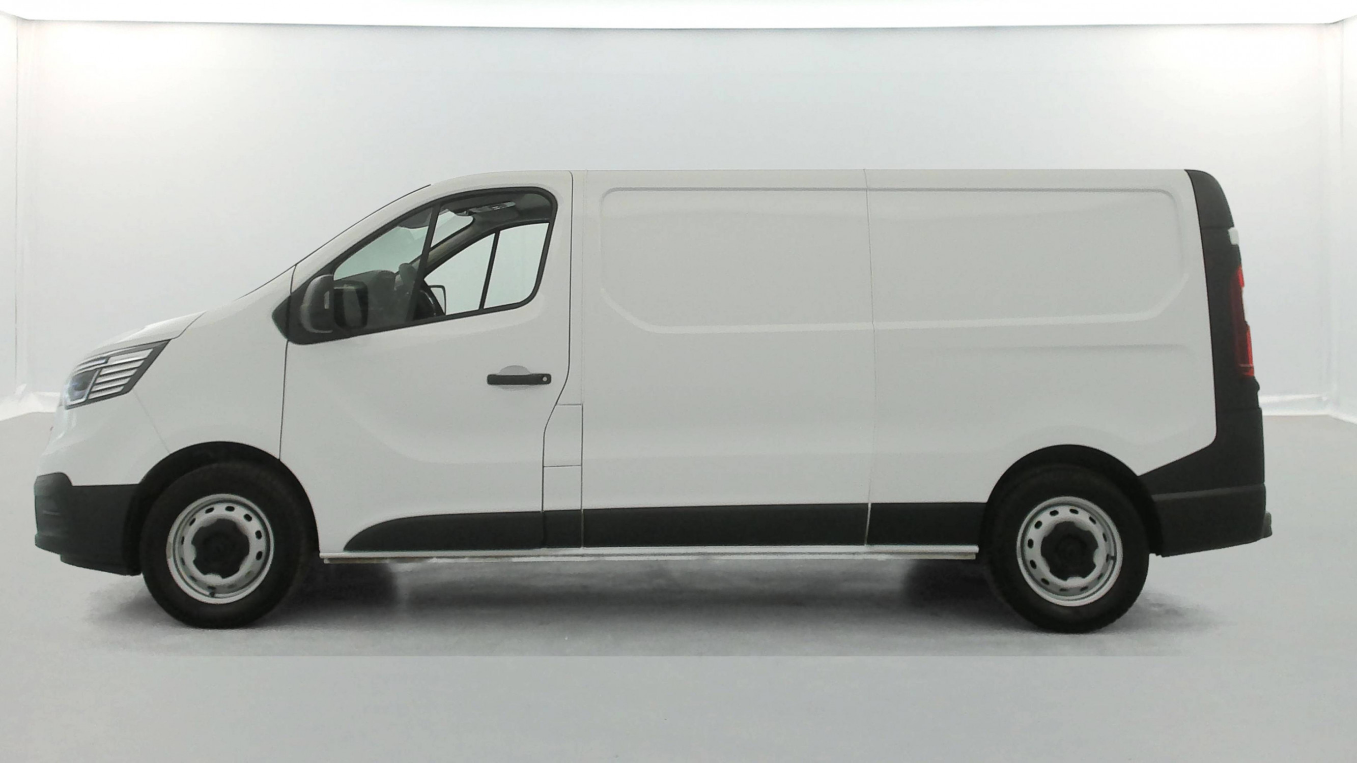 Vente en ligne Renault Trafic 3 Fourgon TRAFIC FGN L2H1 3000 KG BLUE DCI 130 au prix de 23 490 €