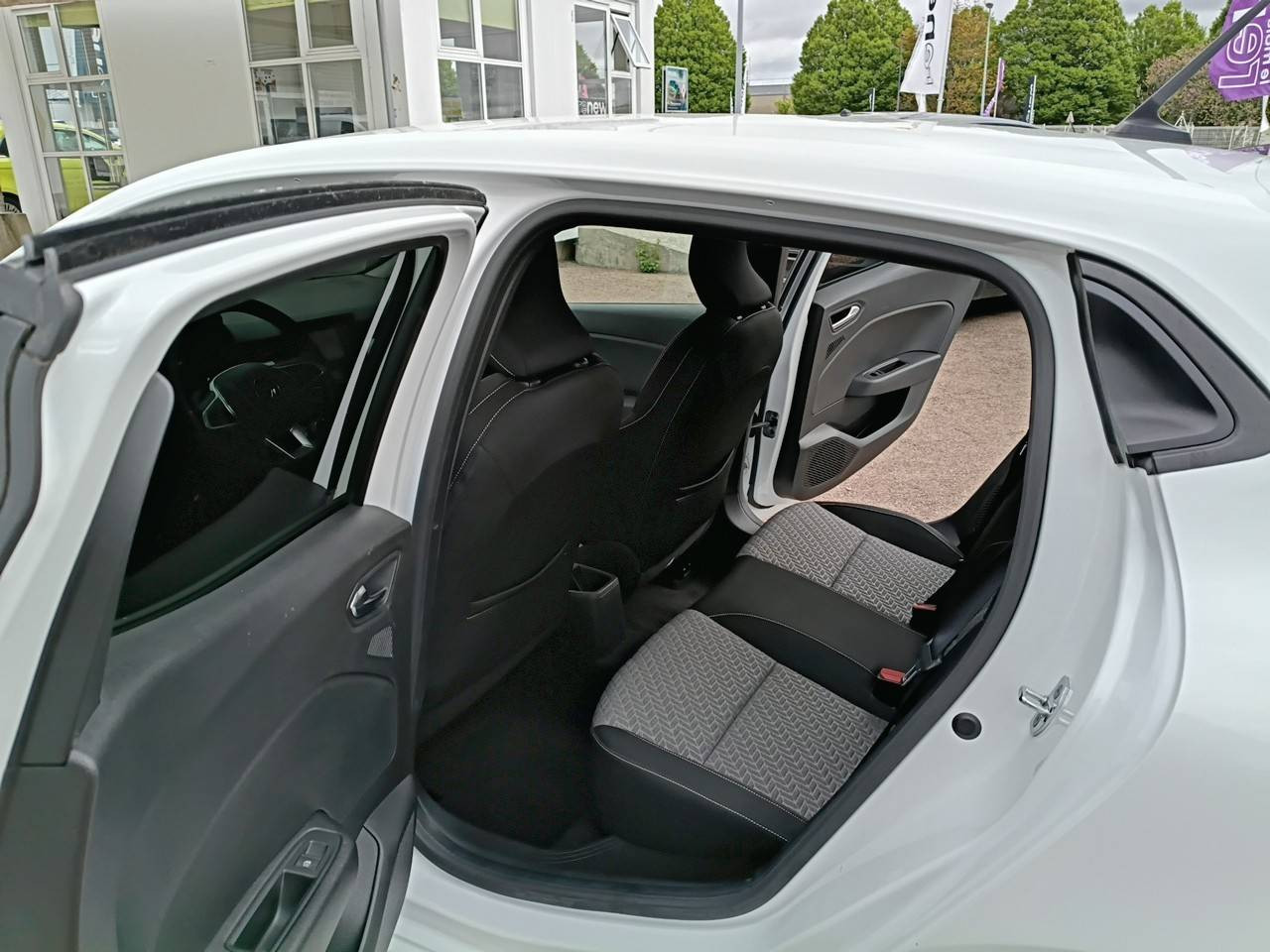 Vente en ligne Renault Clio 5 Clio E-Tech full hybrid 145 au prix de 16 490 €