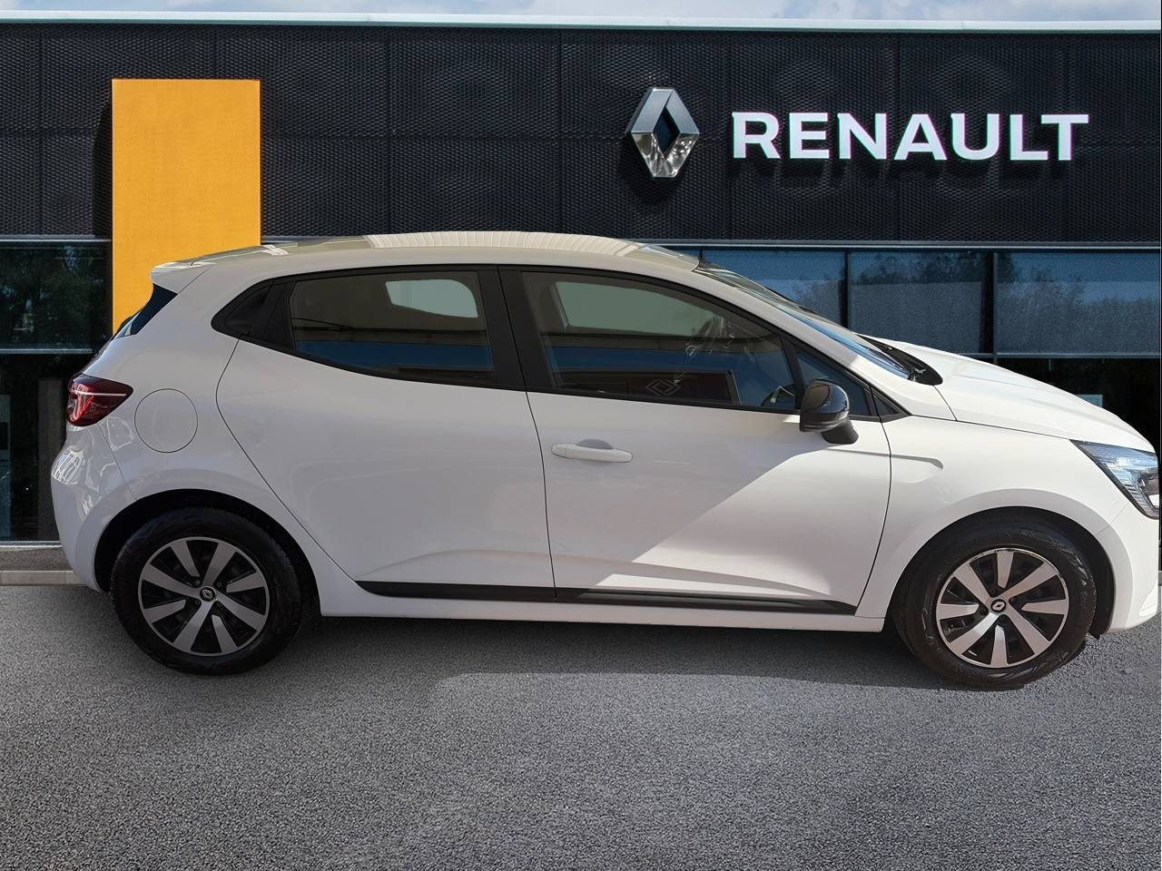 Vente en ligne Renault Clio 5 Clio TCe 90 au prix de 13 790 €