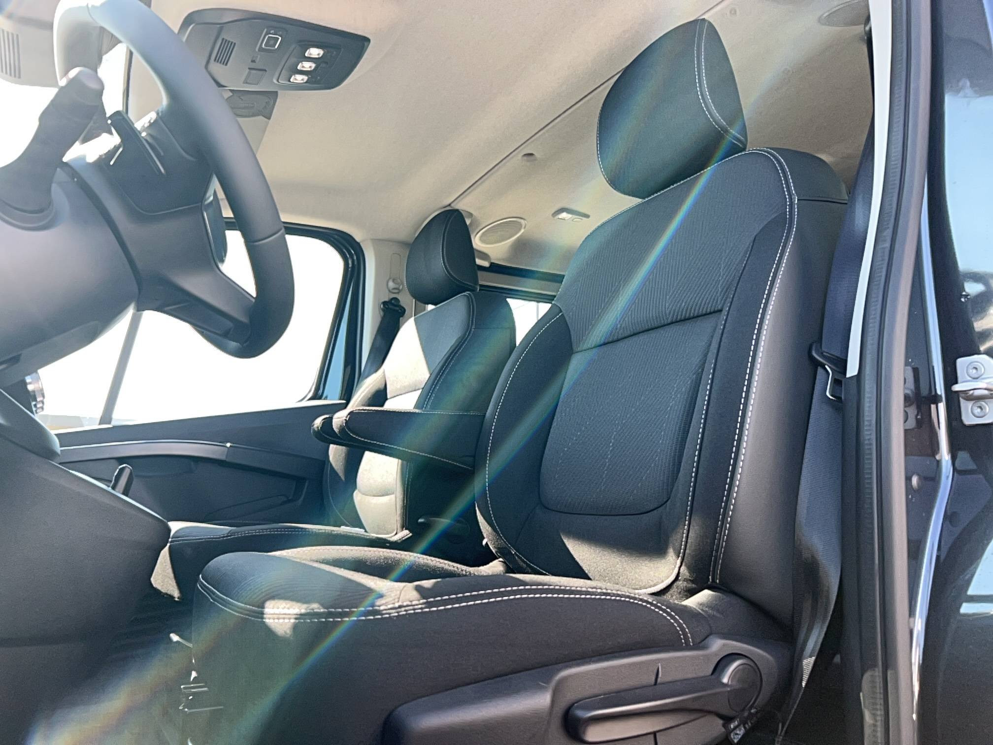 Vente en ligne Renault Trafic Cabine Approfondie TRAFIC CA BLUE DCI 170 L2H1 3T AUTO au prix de 42 980 €
