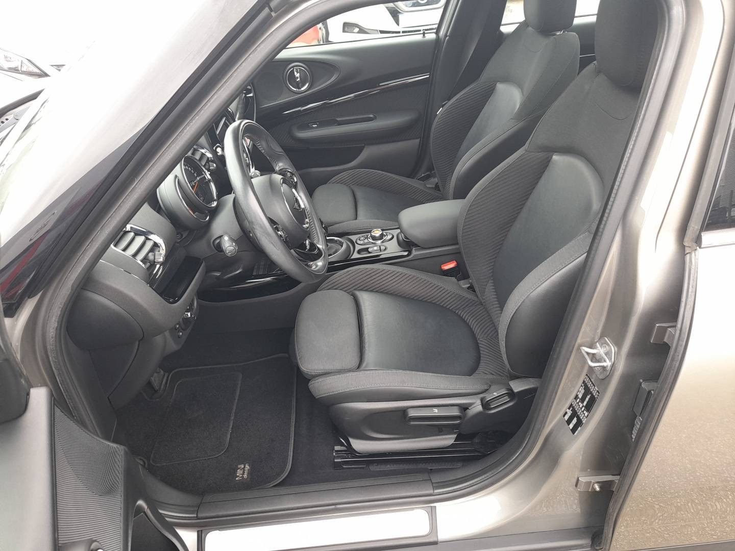 Vente en ligne Mini Clubman Clubman Cooper 136 ch BVA7 au prix de 17 900 €