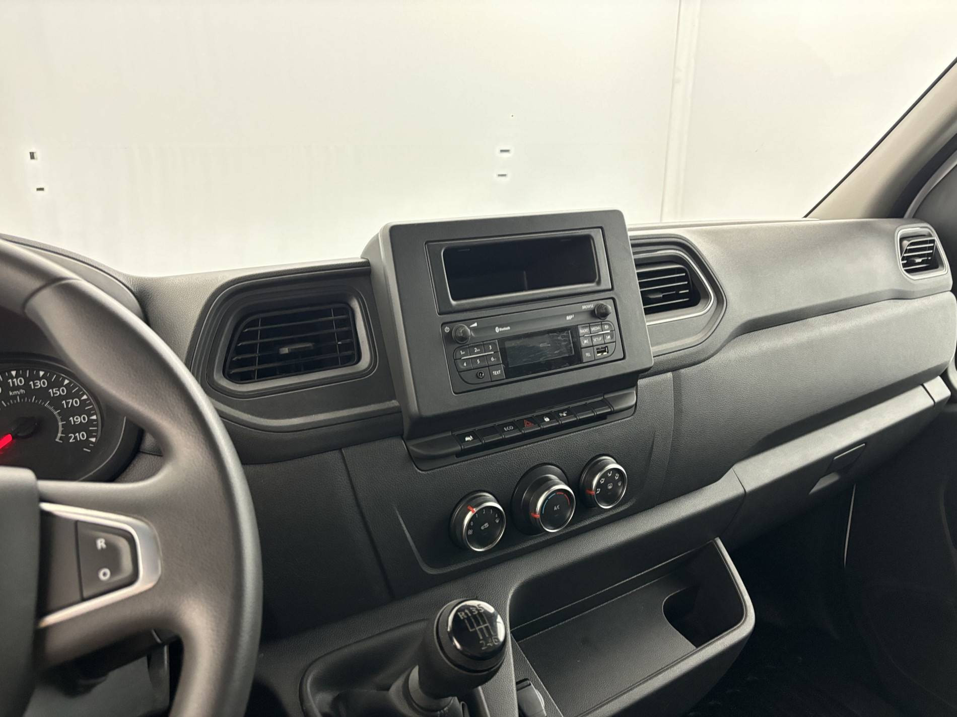 Vente en ligne Renault Master Fourgon MASTER FGN TRAC F3500 L2H2 BLUE DCI 135 au prix de 24 990 €