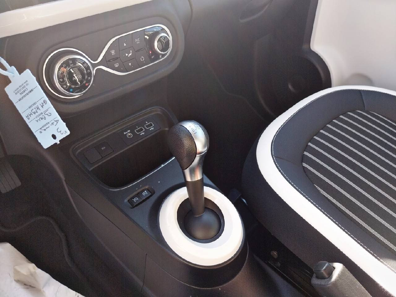 Vente en ligne Renault Twingo Electrique Twingo III E-Tech au prix de 12 990 €