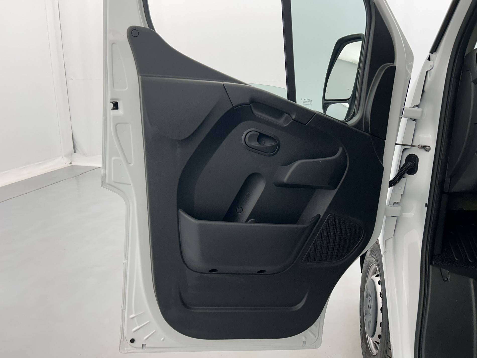 Vente en ligne Renault Master Fourgon MASTER FGN TRAC F3500 L2H2 BLUE DCI 135 au prix de 26 990 €