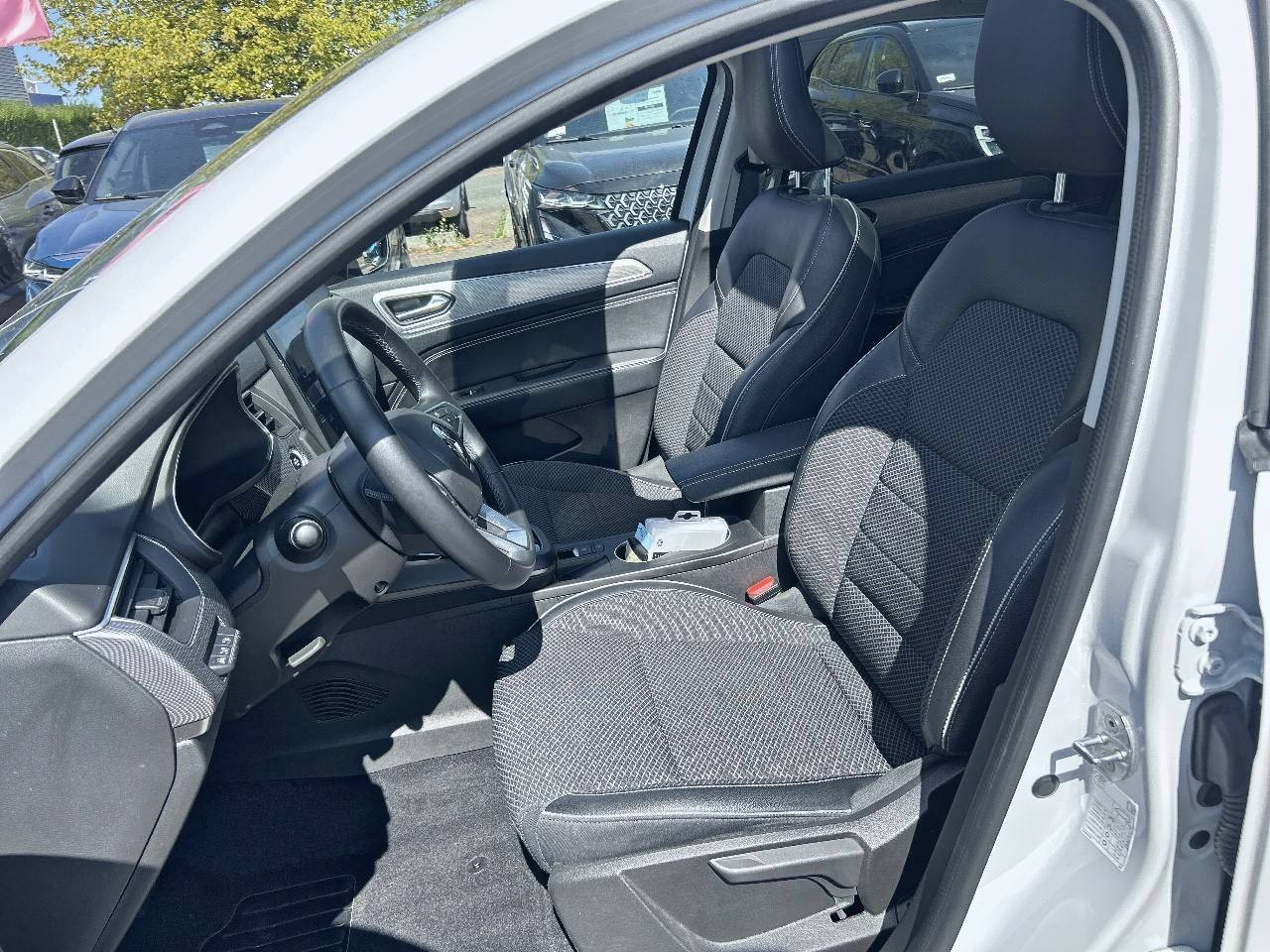 Vente en ligne Renault Arkana  E-Tech hybride 145 - 22 au prix de 18 990 €
