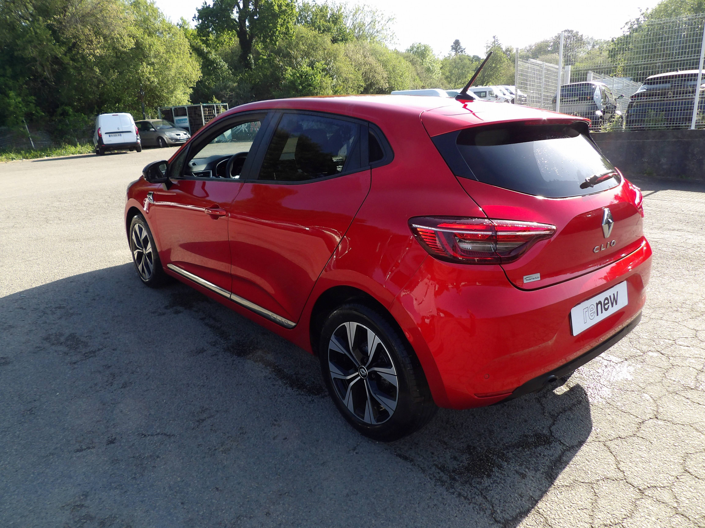 Vente en ligne Renault Clio 5 Clio TCe 90 - 21 au prix de 12 499 €
