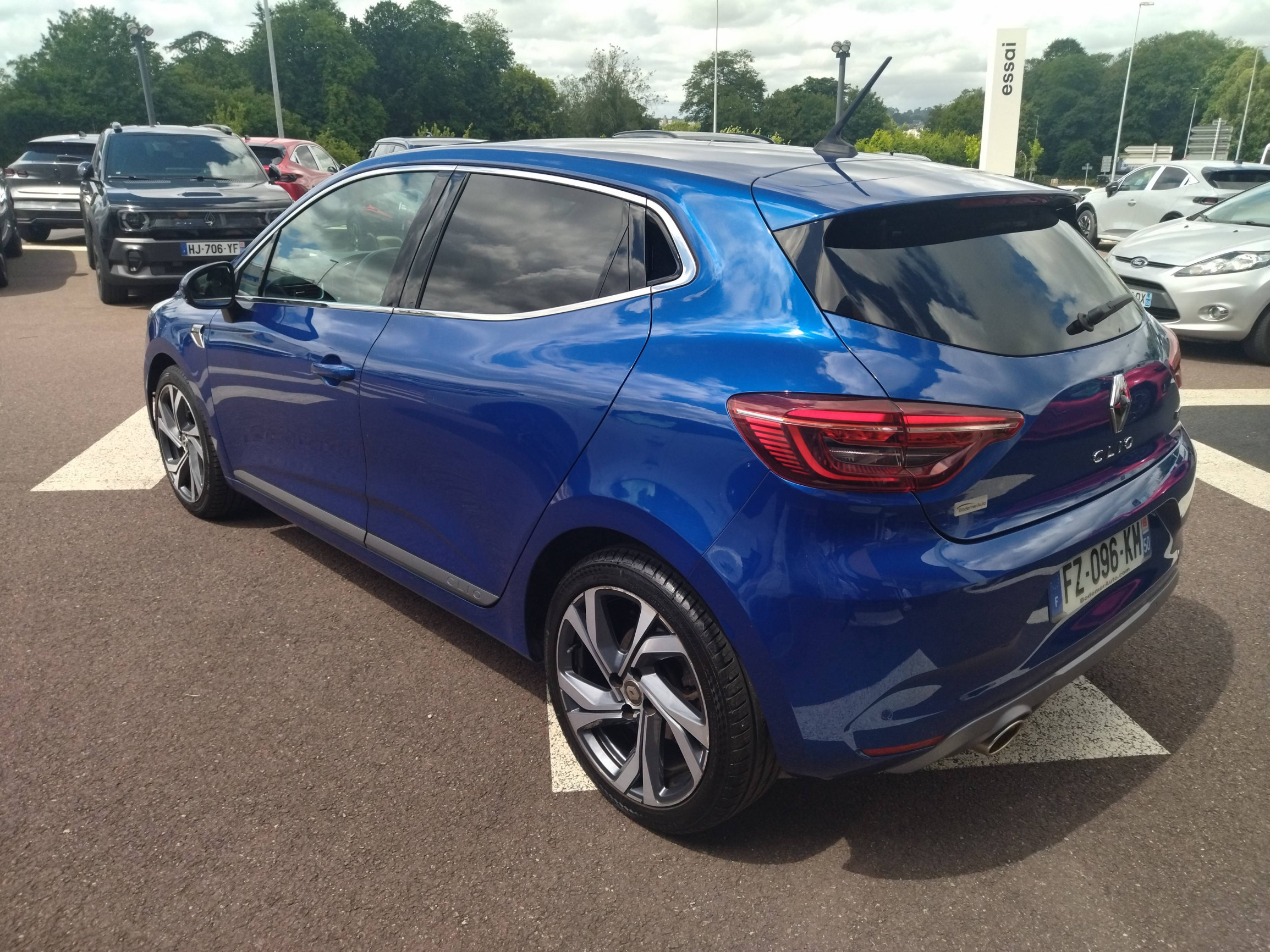 Vente en ligne Renault Clio 5 Clio TCe 140 - 21 au prix de 15 540 €
