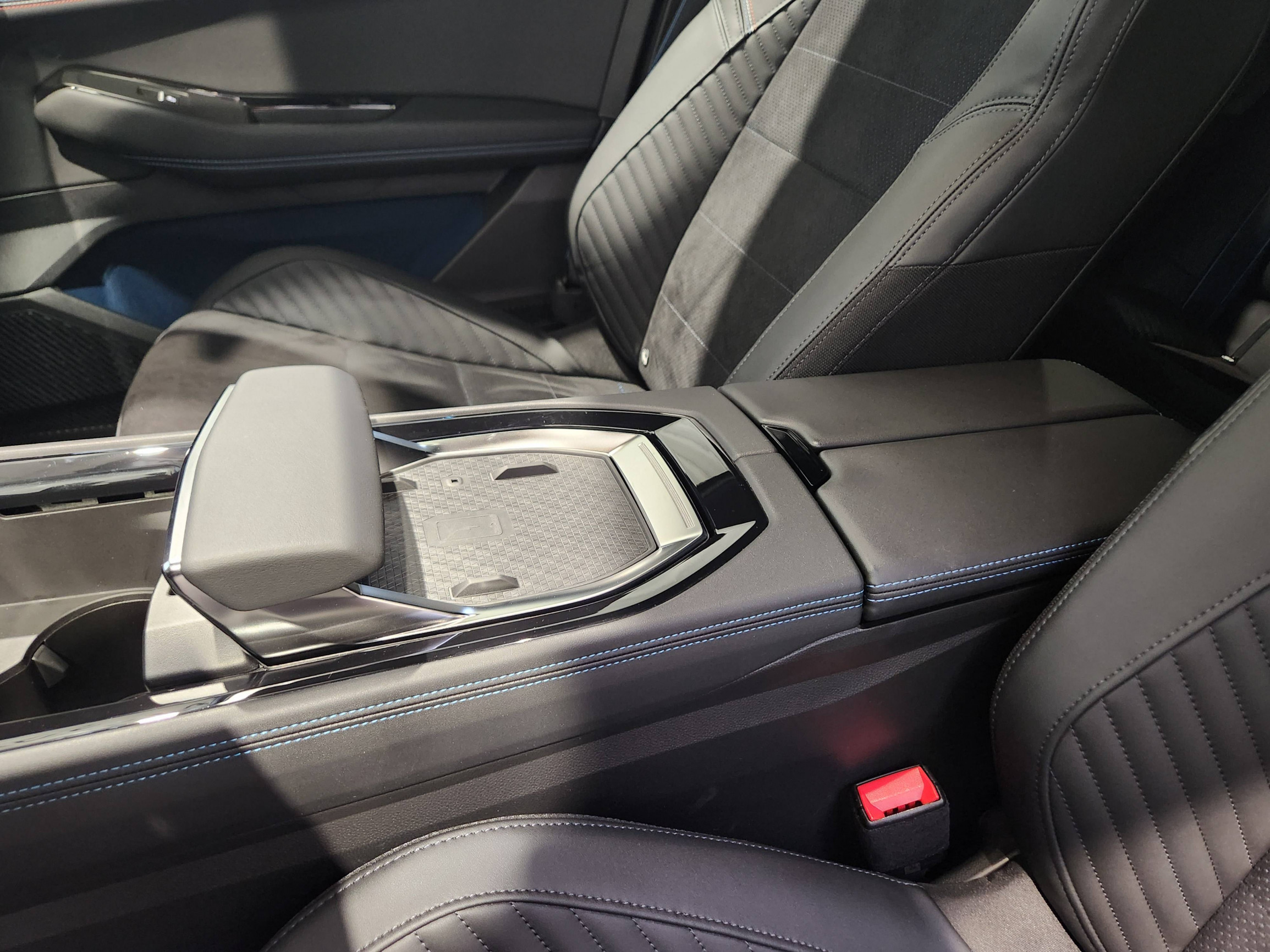 Vente en ligne Renault Rafale  E-Tech full hybrid 200ch au prix de 42 490 €