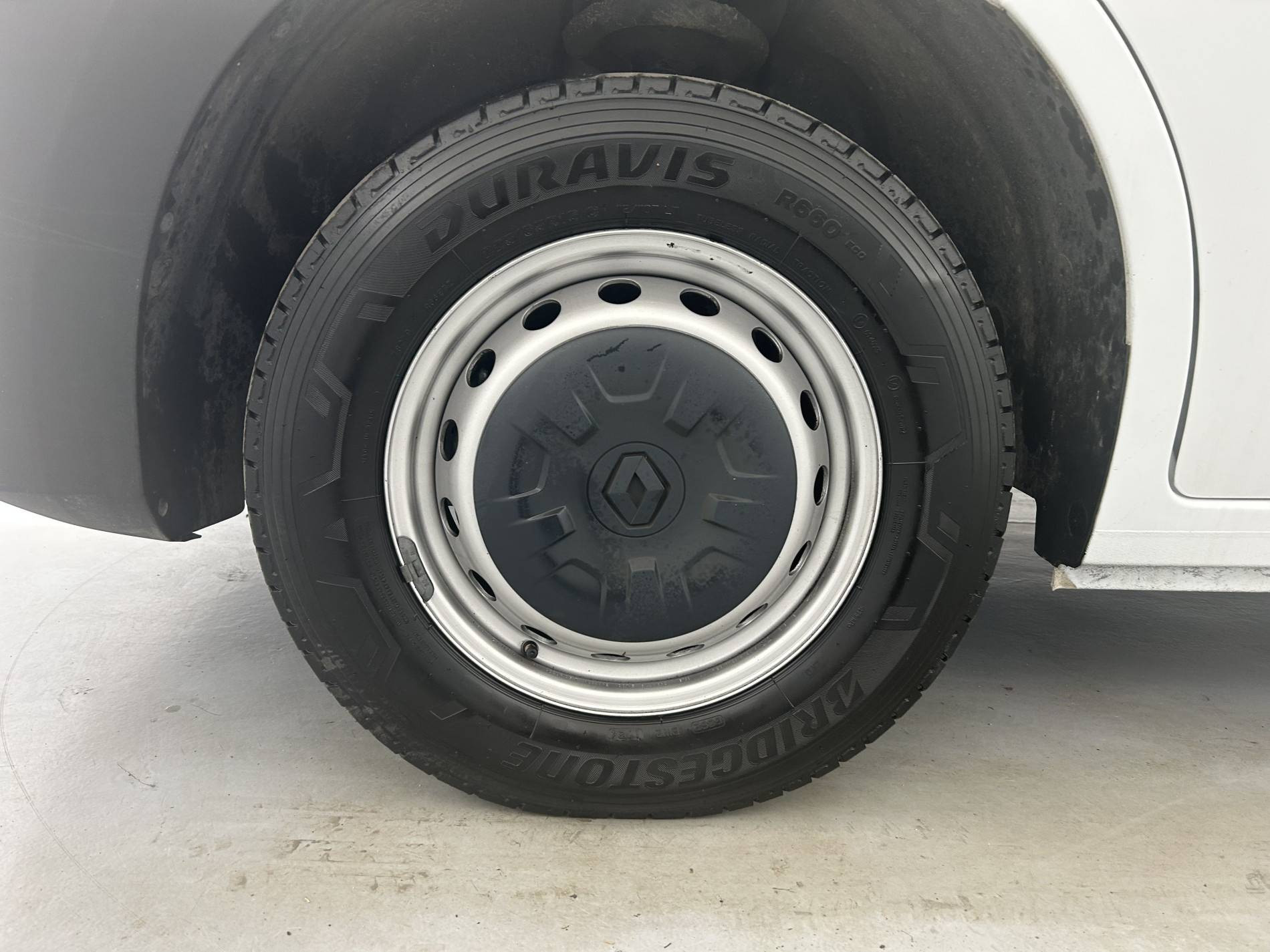 Vente en ligne Renault Master Fourgon MASTER FGN TRAC F3500 L2H2 BLUE DCI 135 au prix de 23 990 €