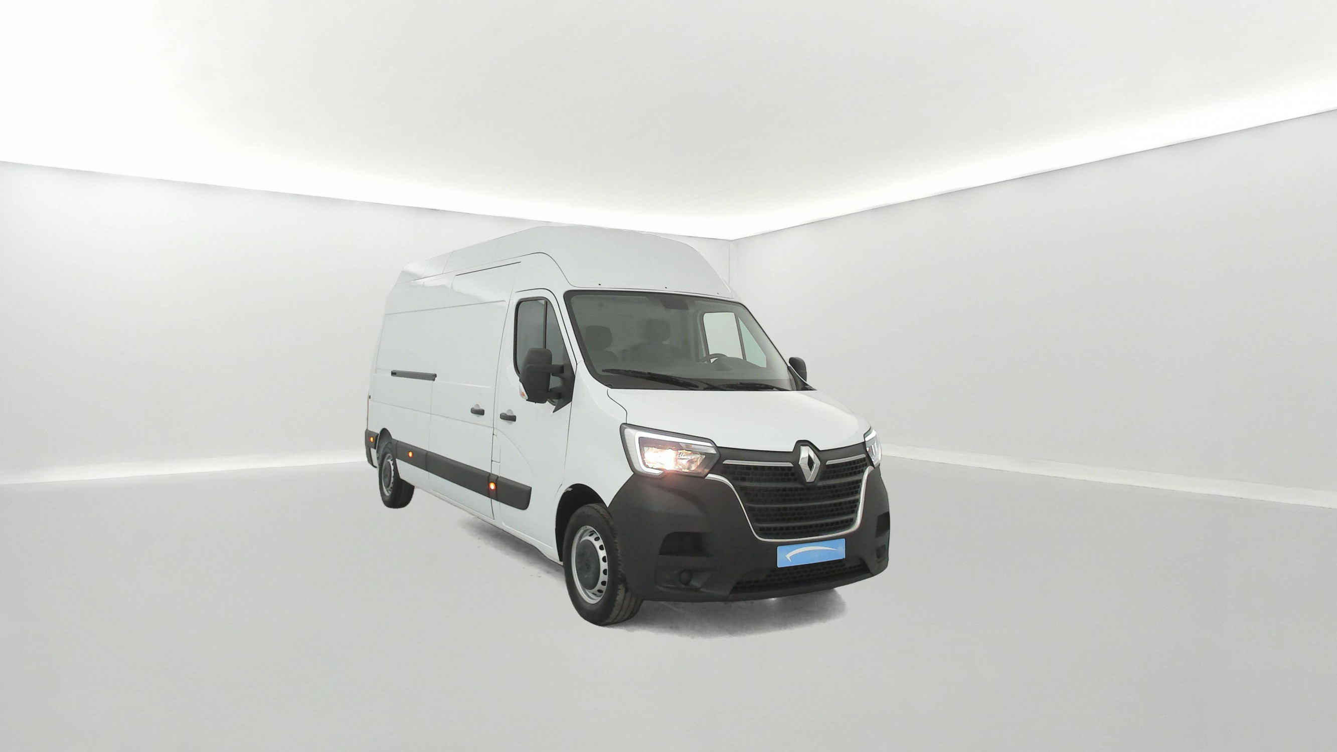 Vente en ligne Renault Master Fourgon MASTER FGN TRAC F3500 L3H3 BLUE DCI 135 au prix de 28 990 €