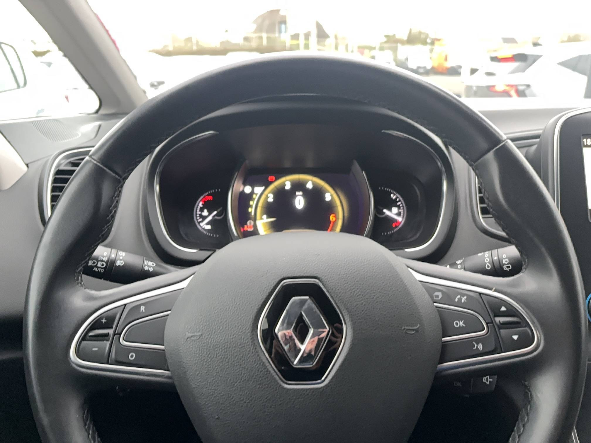 Vente en ligne Renault Grand Scenic 4 Grand Scenic TCe 140 FAP EDC - 21 au prix de 16 690 €