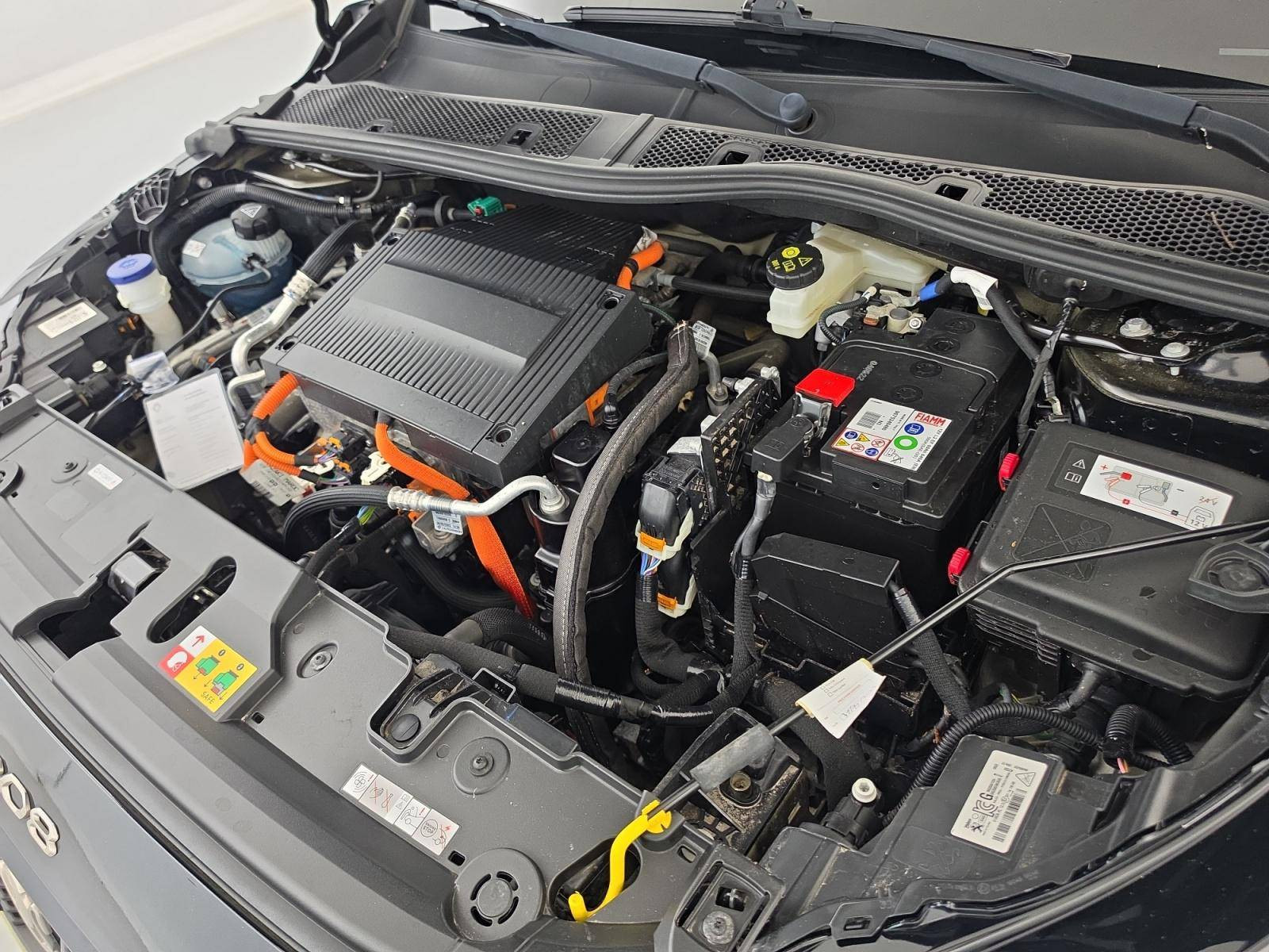 Vente en ligne Peugeot E-208  50 kWh 136ch au prix de 15 900 €