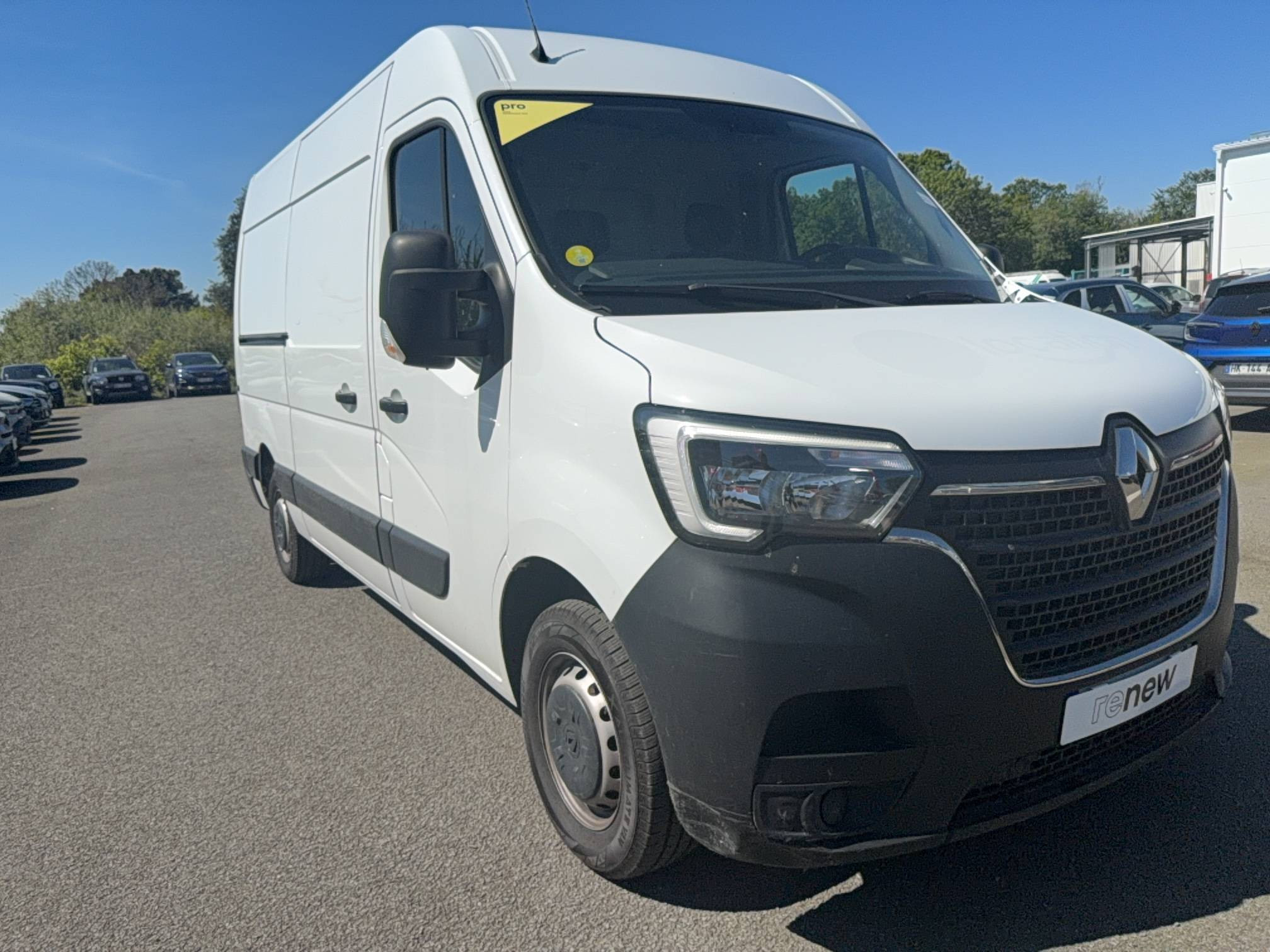 Vente en ligne Renault Master Fourgon MASTER FGN TRAC F3500 L2H2 BLUE DCI 135 au prix de 23 490 €