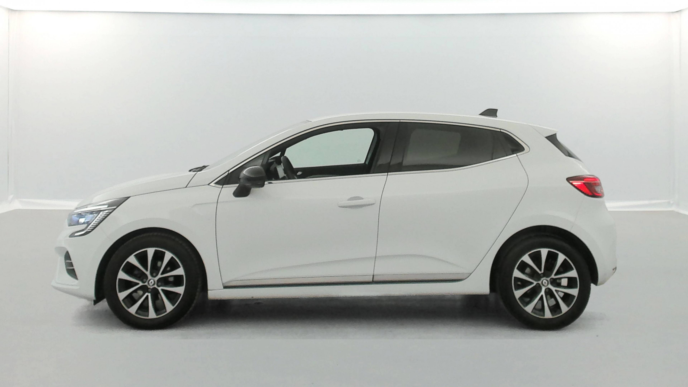 Vente en ligne Renault Clio 5 Clio TCe 90 au prix de 15 990 €